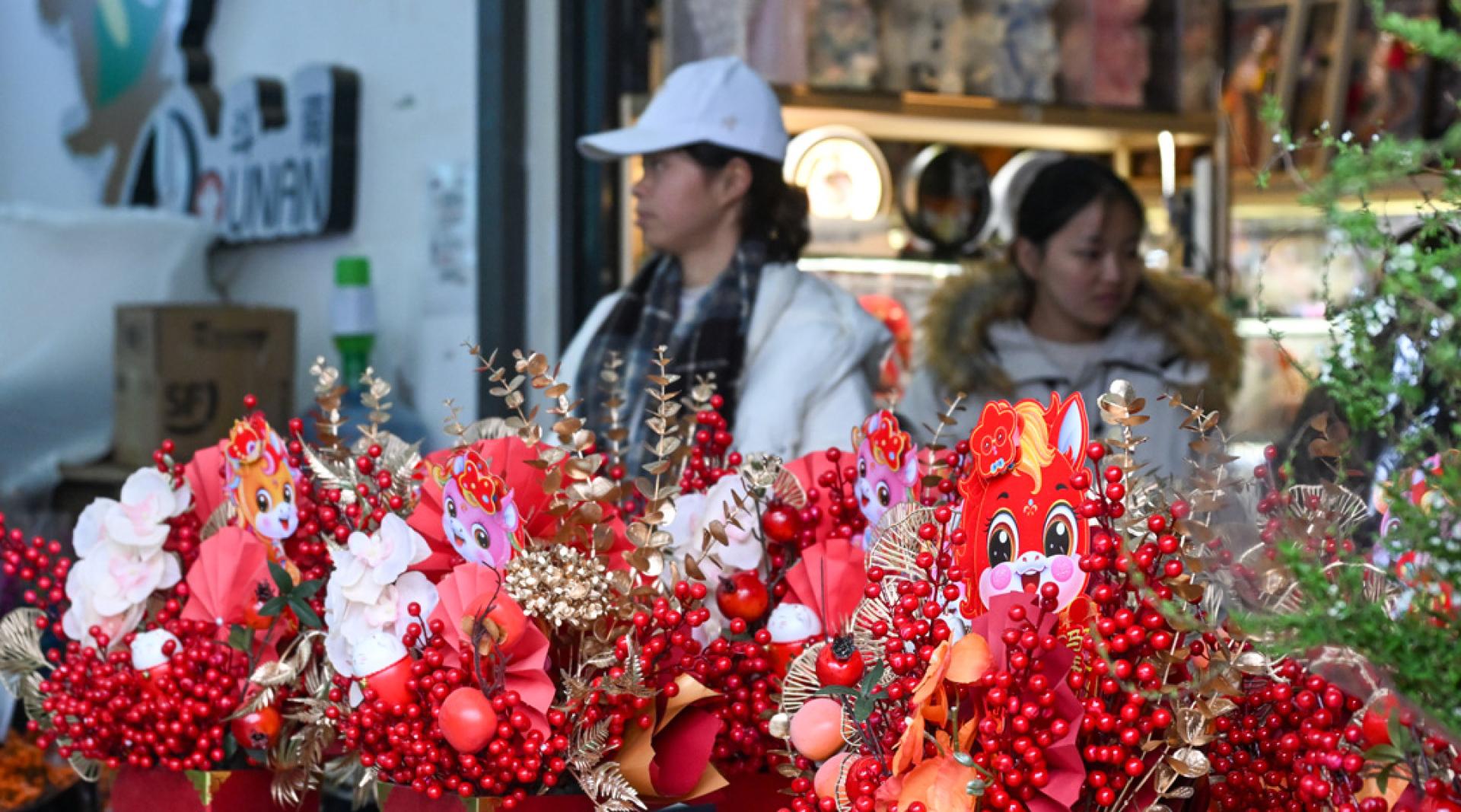 今年中国春节假期从2月15日至23日。（图：中新社）