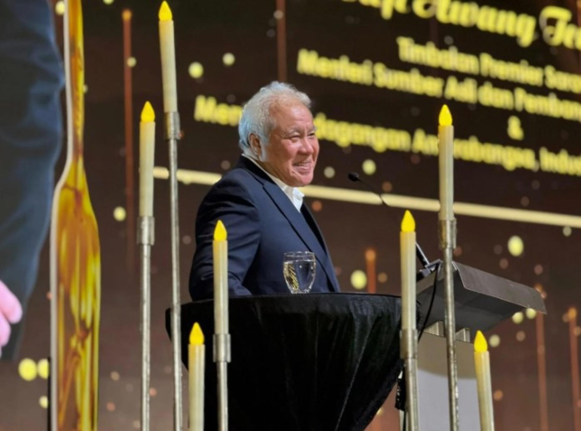 阿旺登雅发表致词。