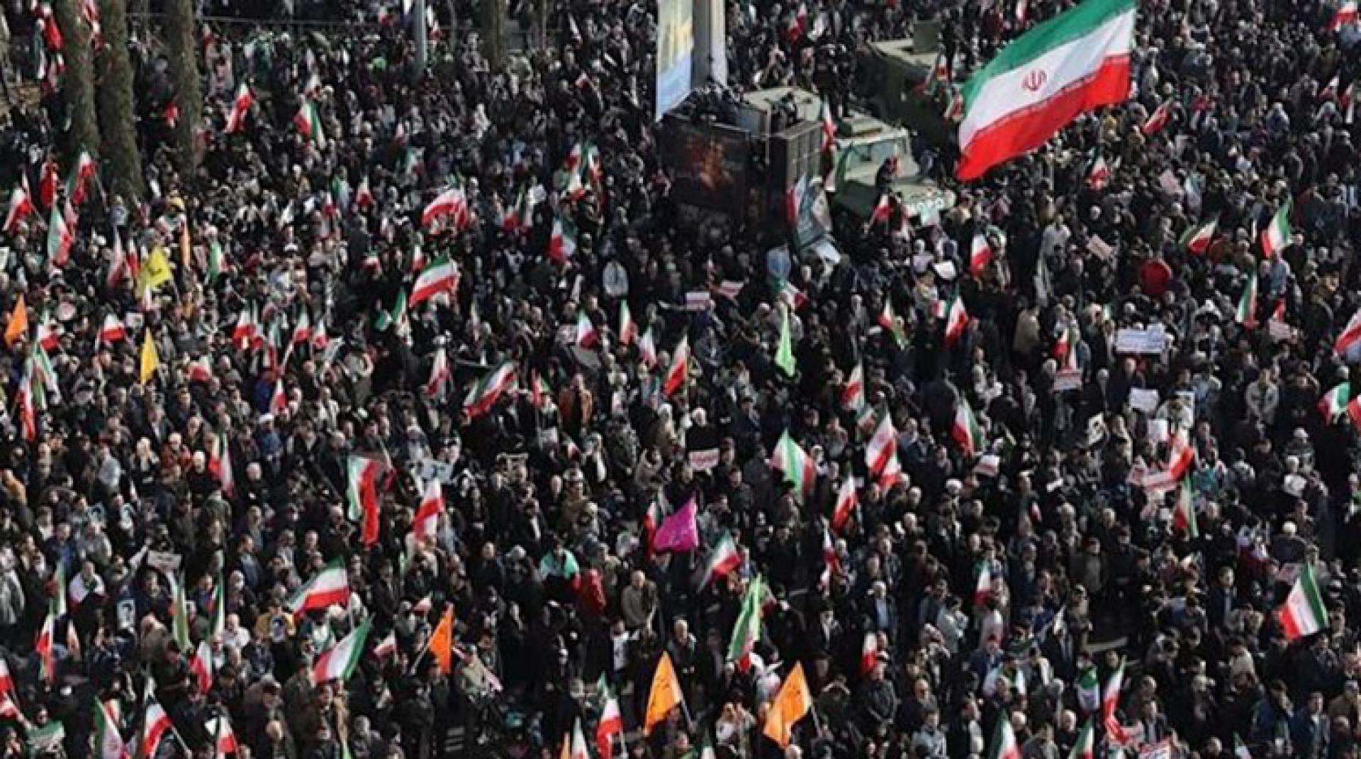 亲政府支持者在德黑兰举行集会。