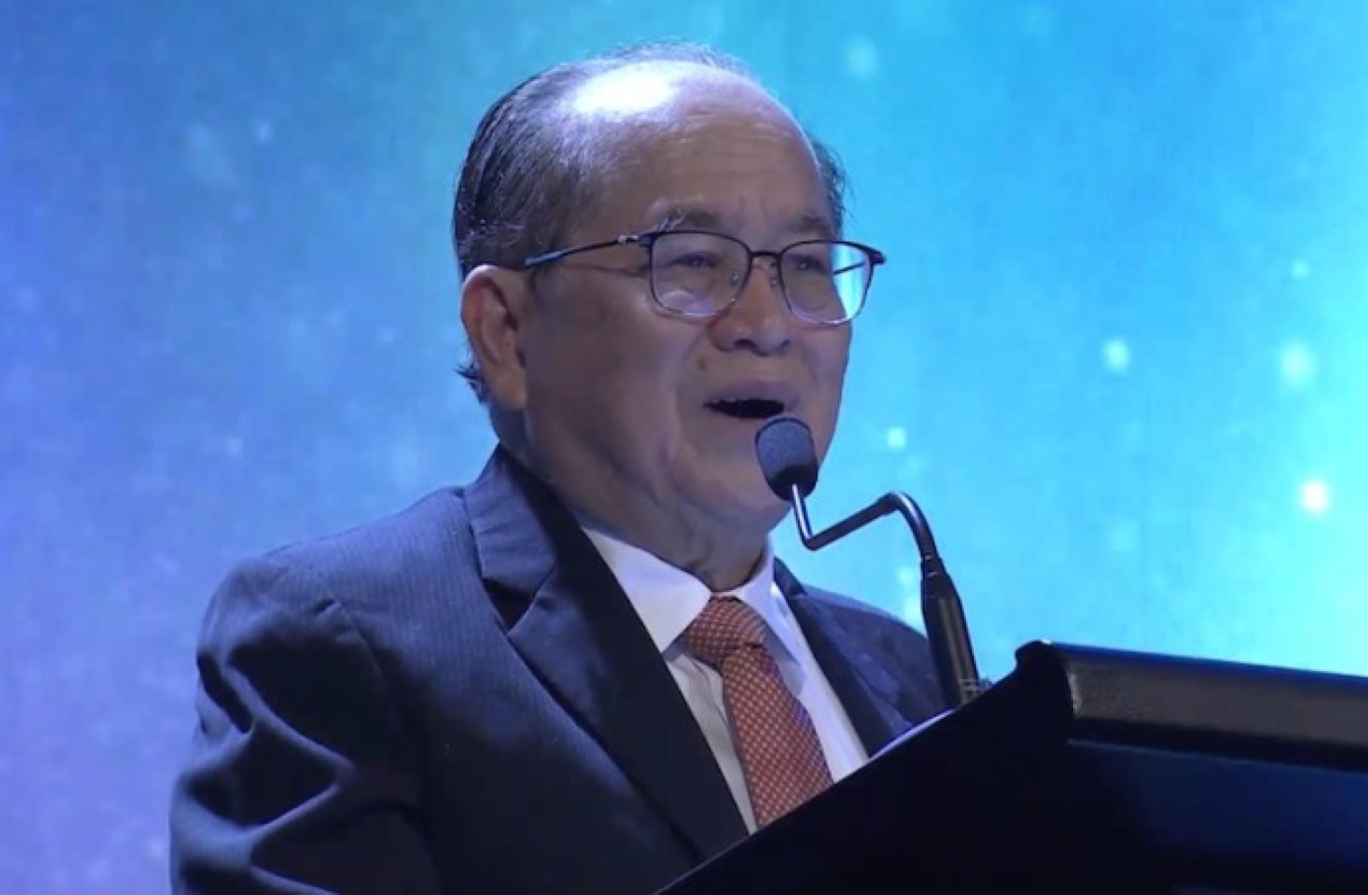 道格拉斯在“总理致辞：辉煌九年”砂公务员市政对话会上发表讲话。