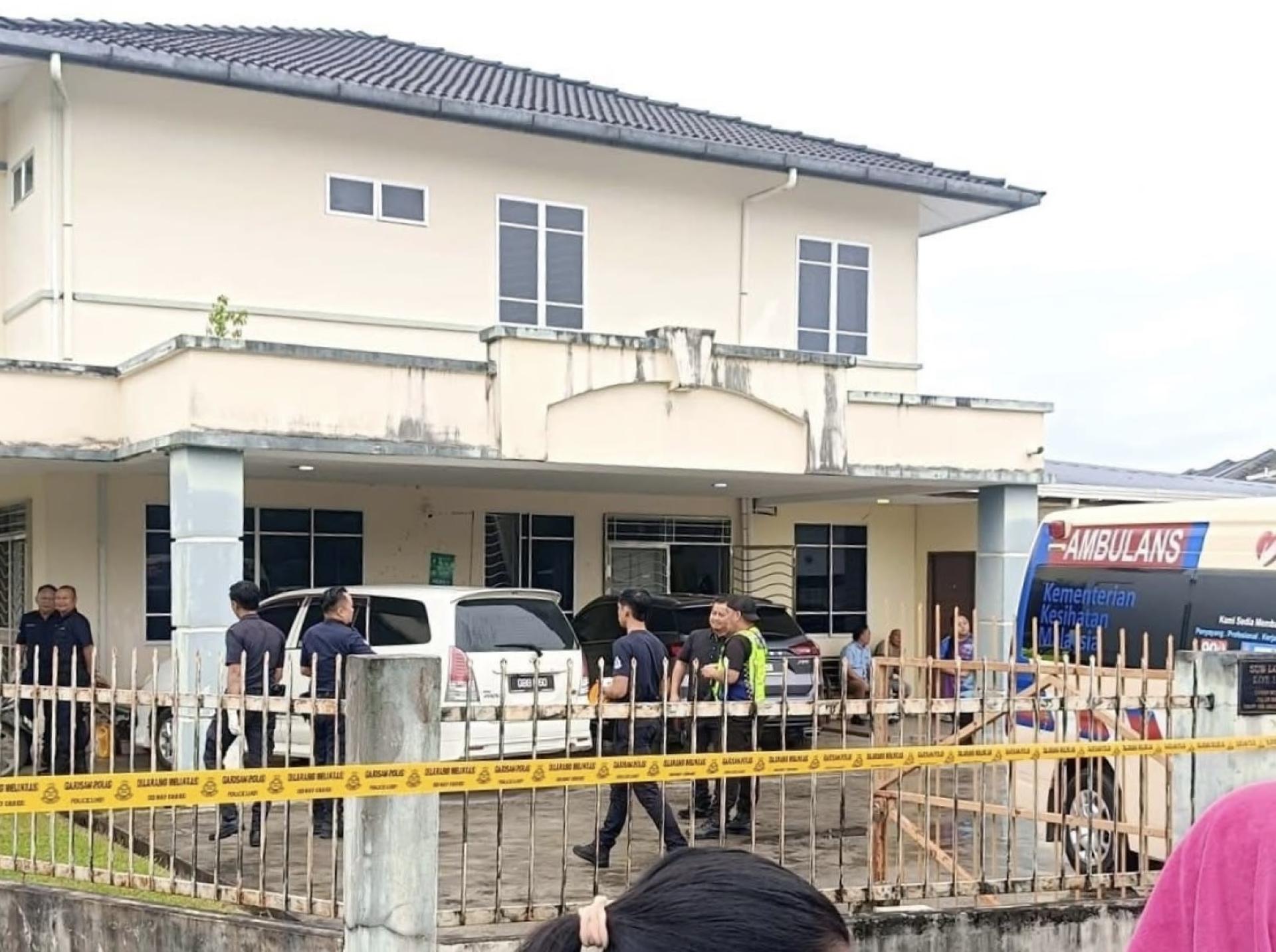 警方在命案现场展开调查。