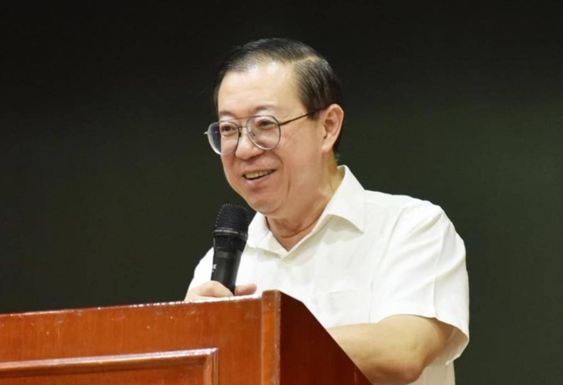 林冠英（图）促阿莎丽娜，应当介入罗薇敏的质询，要求总检察长解释，为何在未通知受害者的情况下，将其施暴者的控状减为较轻罪名。