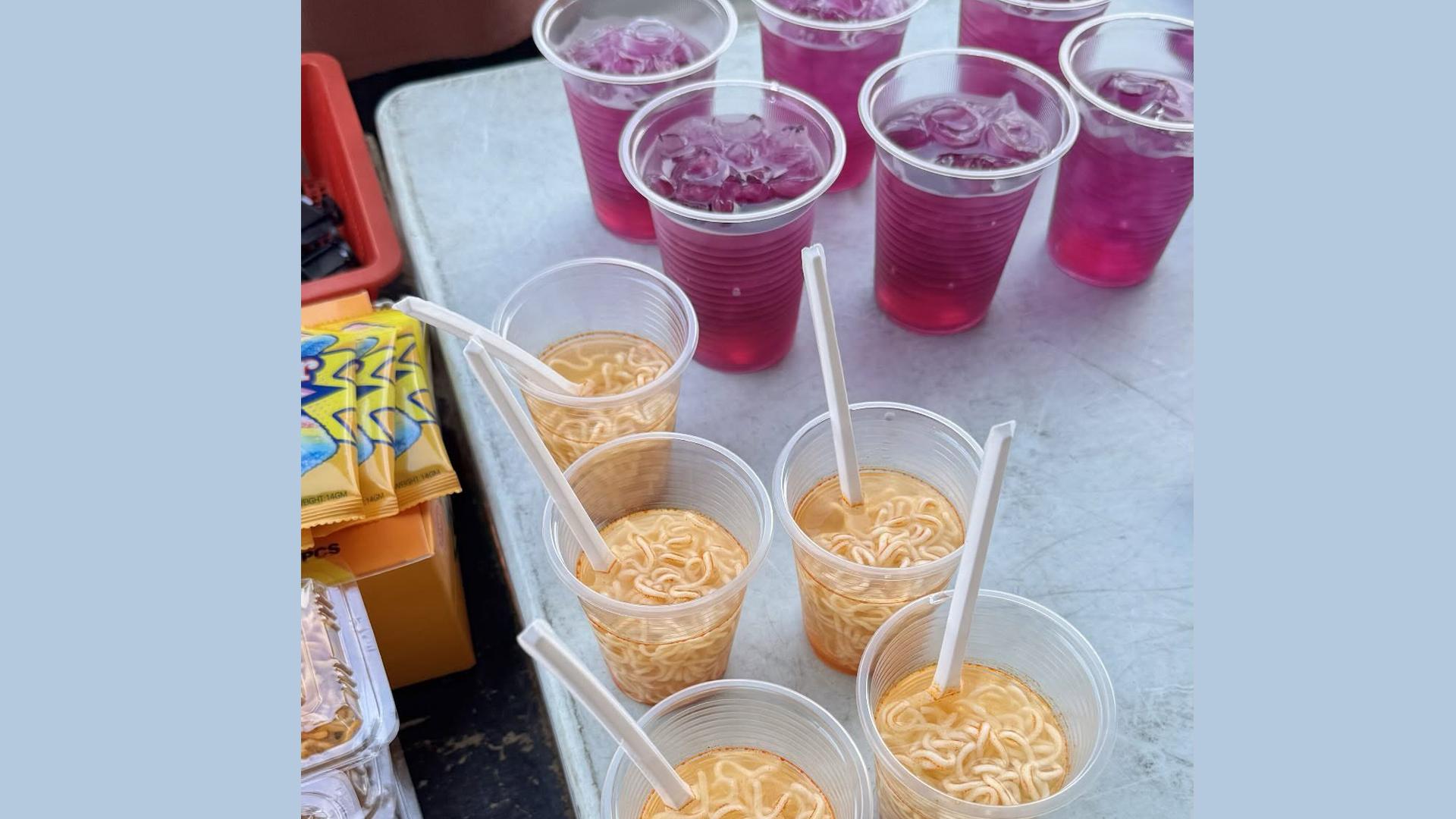 一名家长对学校外的小贩售卖快熟面等不健康食物感到担忧。