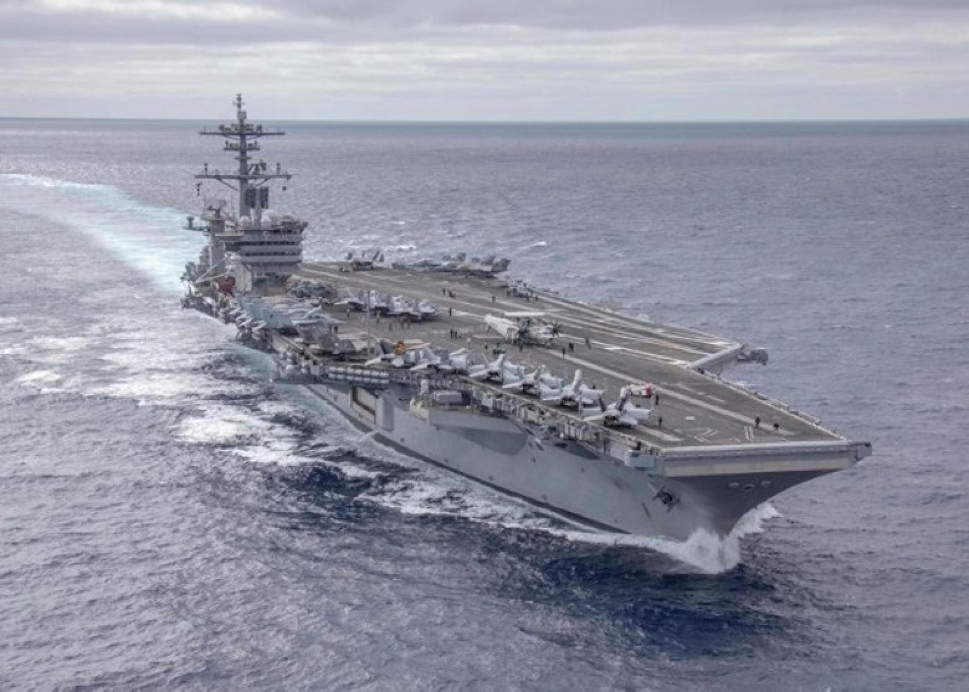 “林肯”号航母。