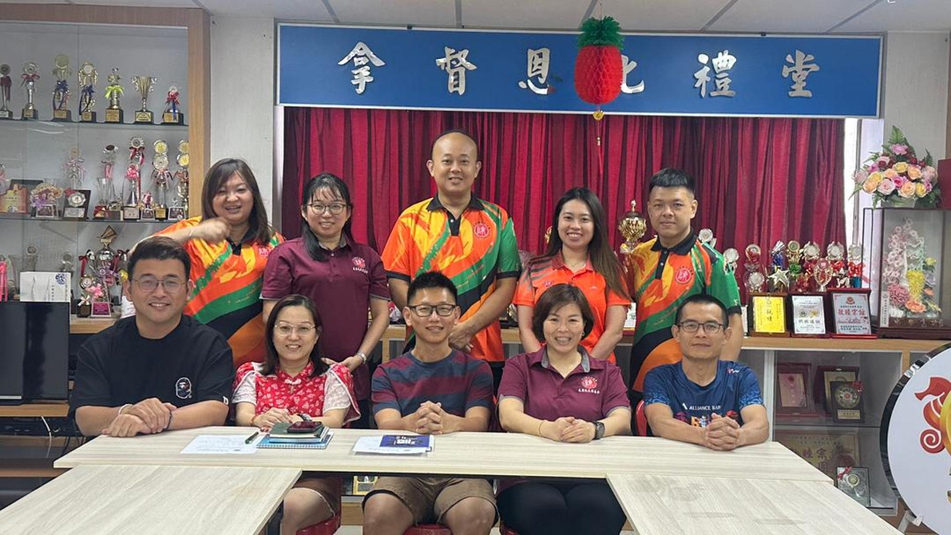 美里陈氏宗亲会青年团将于2月1日举办“资源回收9.0”活动。前排右2起为团长陈玉莲，活动负责人陈志源及筹备会成员合影。