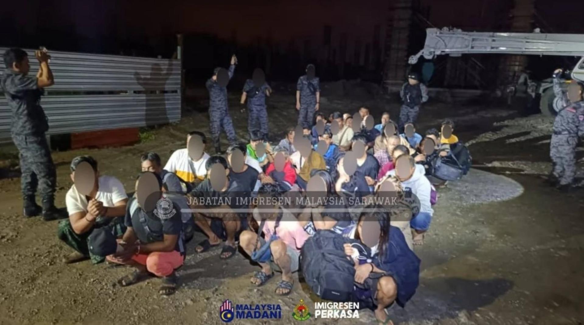 被移民执法人员拘捕的外籍人士。