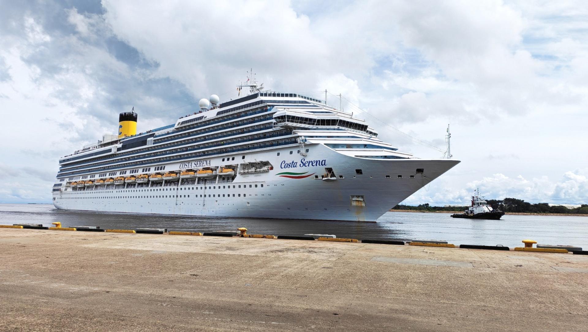 歌诗达赛琳娜号邮轮抵达汶莱摩拉港。