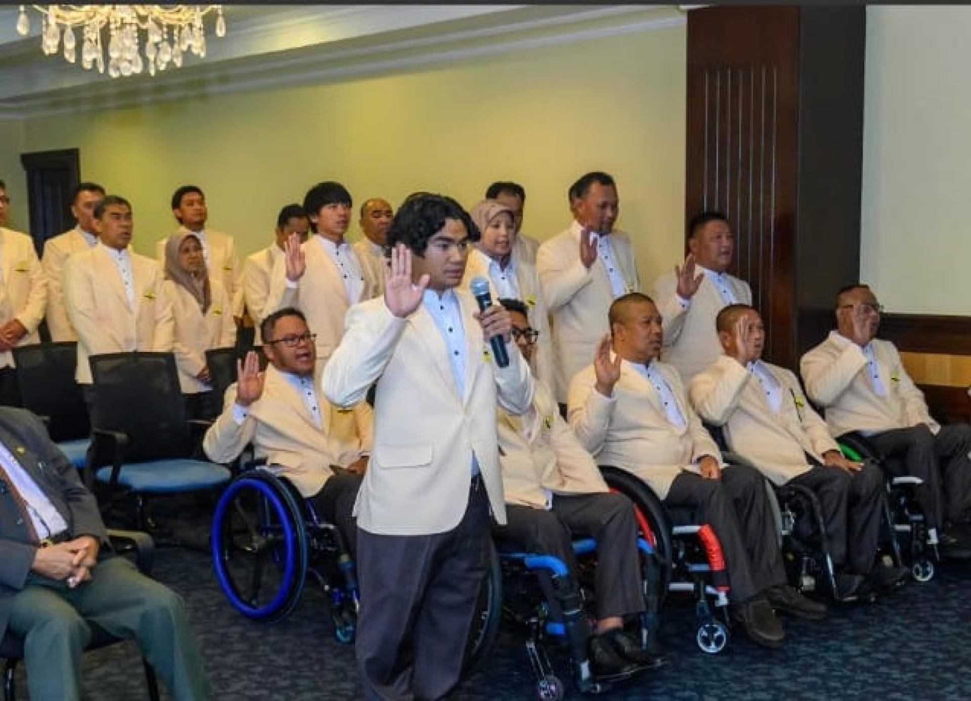 残疾动员Muhammad Danial Hakim 率领运动员在会上宣誓