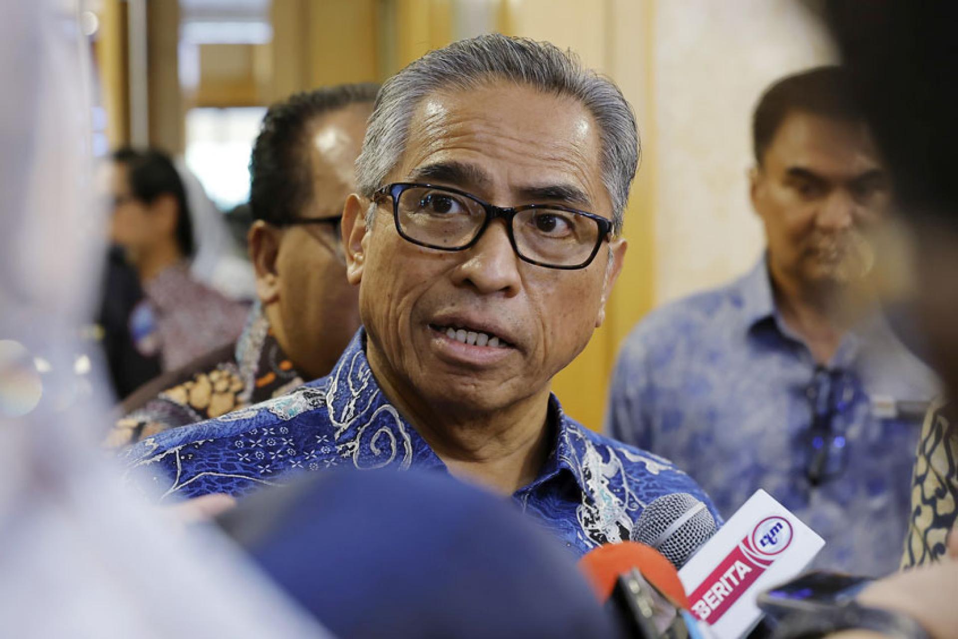 山苏阿兹里：有14个政府部门，在去年发展计划开销方面未能达到绩效目标。