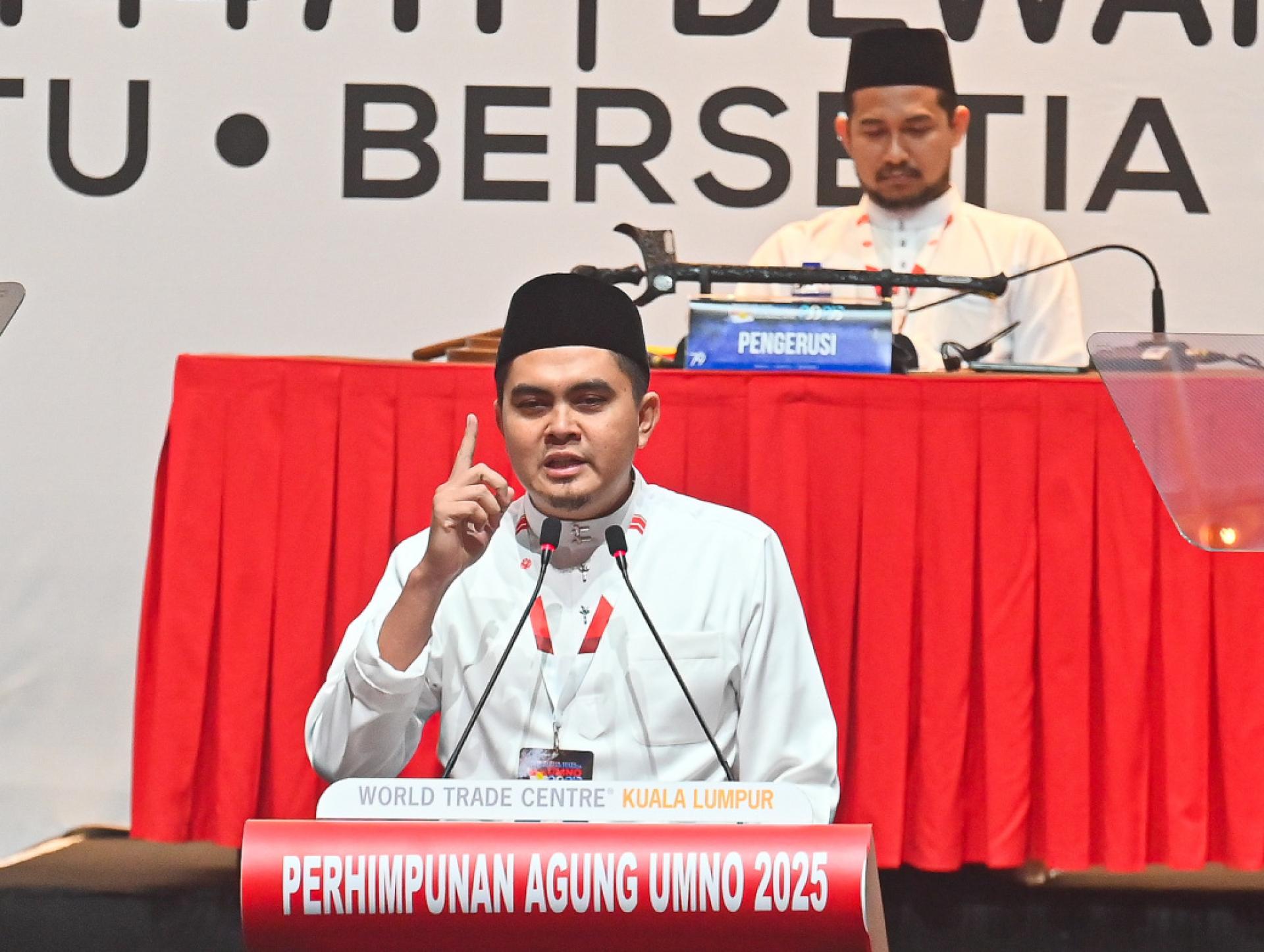 阿克马（图）促请阿末扎希及领导层，抛开过去的伤痛，为仍爱着巫统的前领袖打开大门，以协助巫统重新赢回人民的信心。