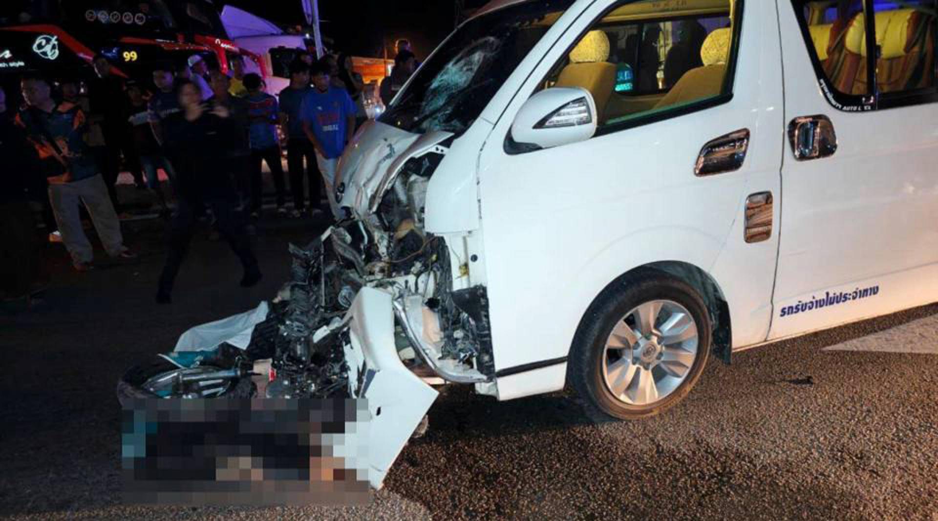 货车撞击摩托车，导致女骑士受重伤当场死亡！