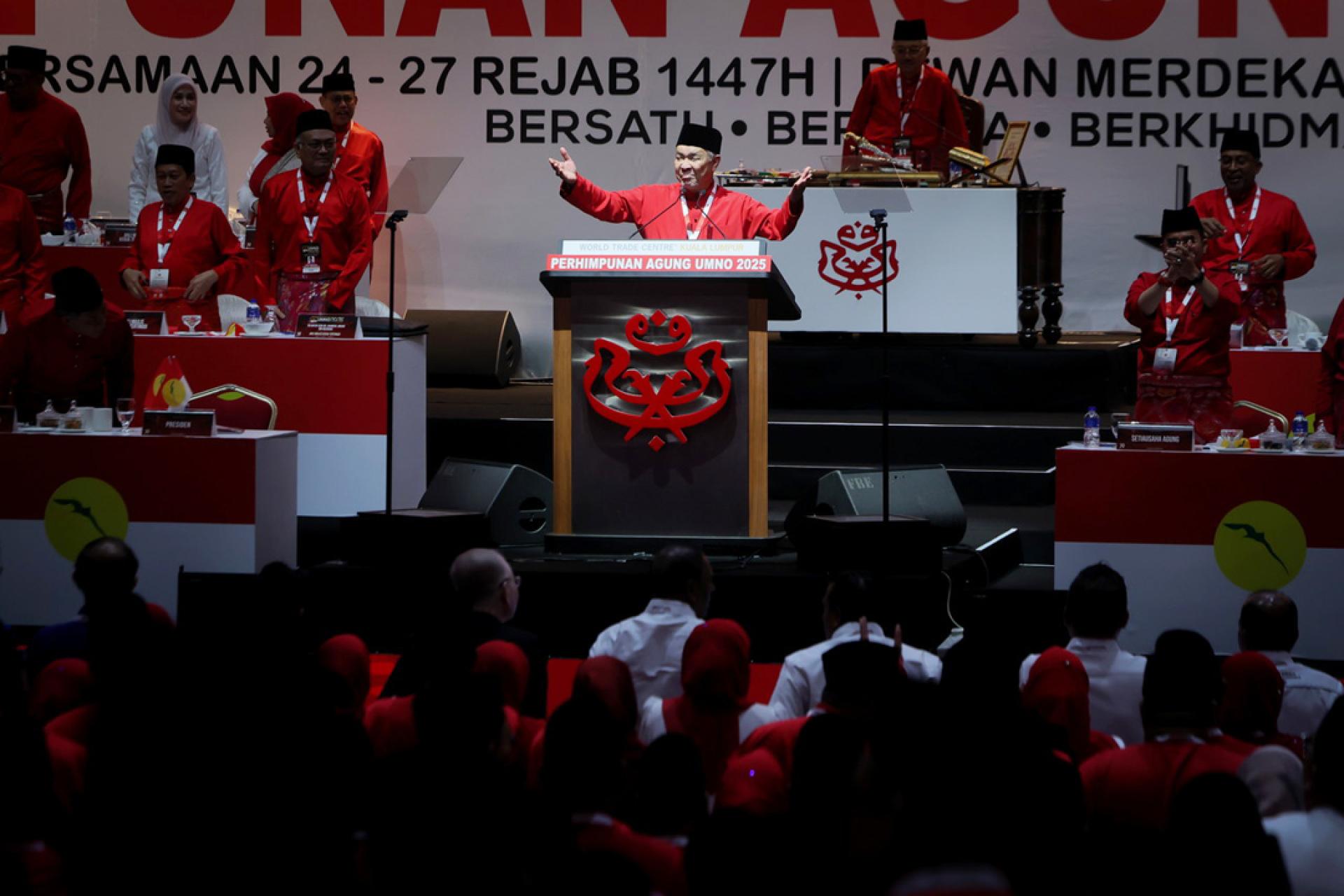 阿末扎希表明，将继续拥护团结政府。