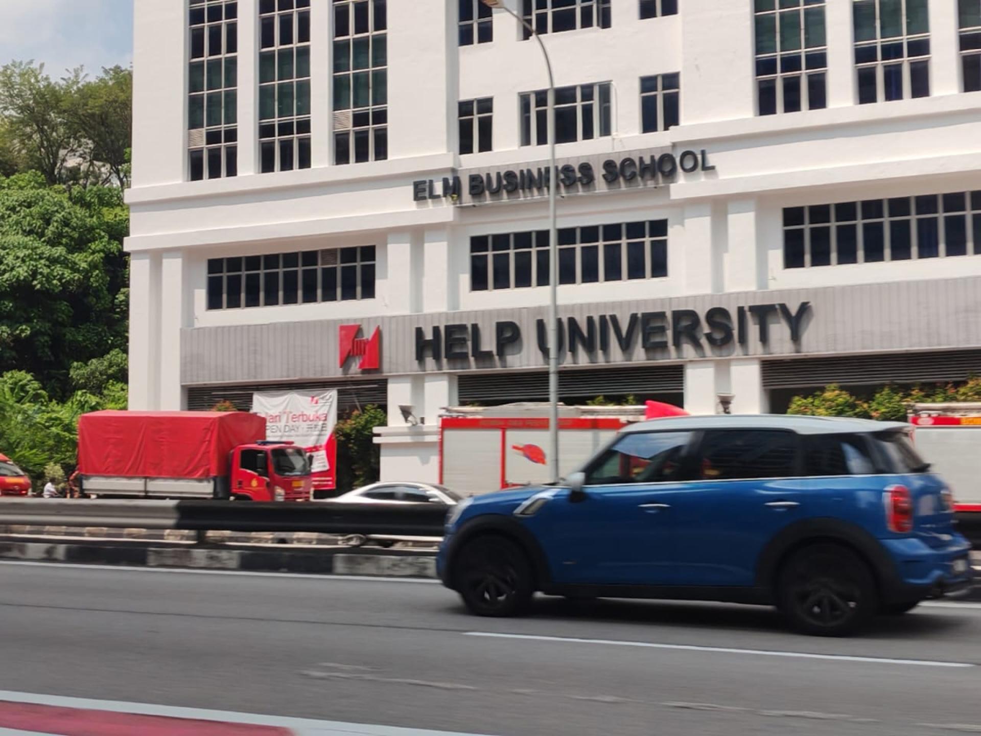 马来西亚精英大学武吉白沙罗分校食堂发生煤气爆炸 。