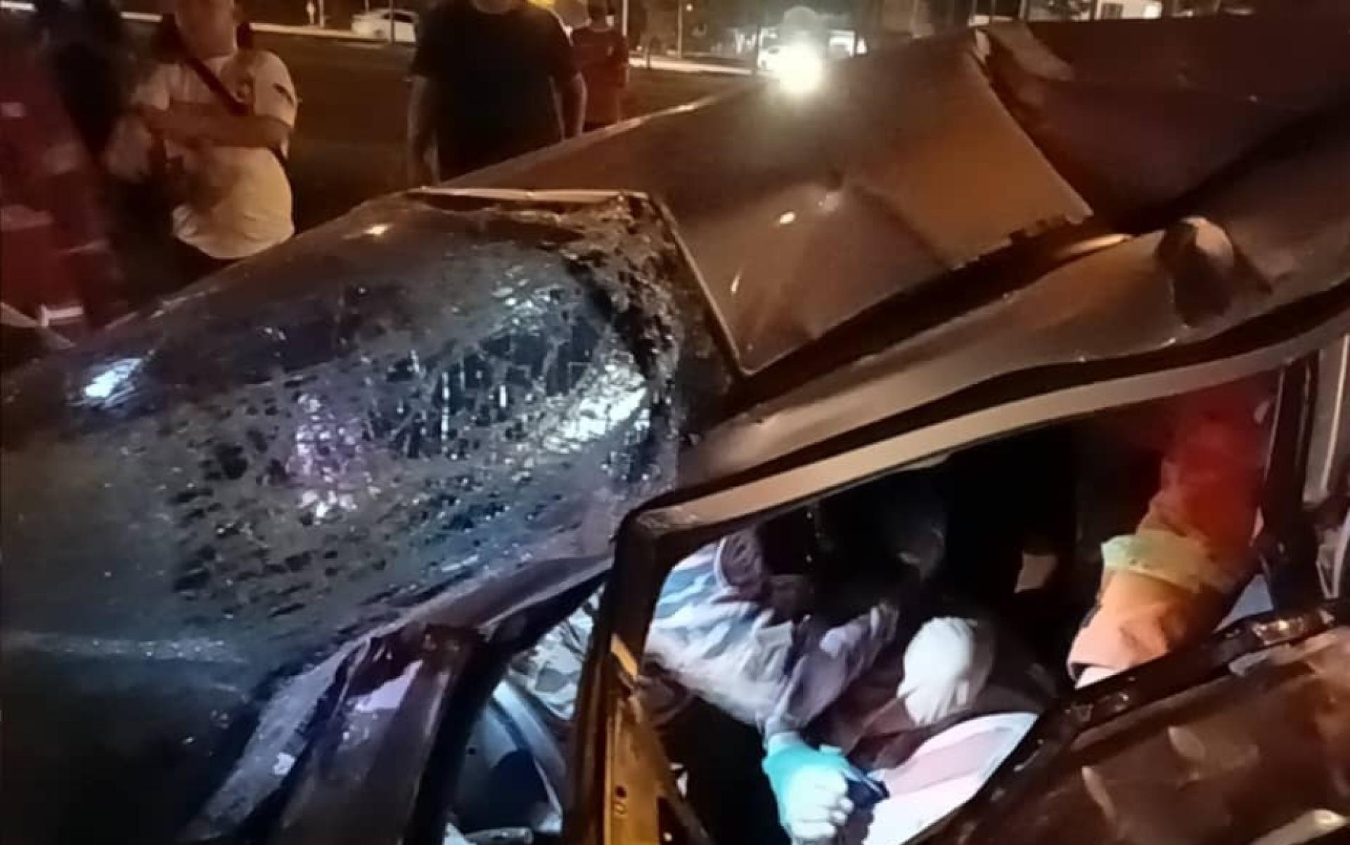 美里史纳汀靠近大学交通岛昨晚发生交通意外，两辆轿车相撞，罗东消拯局接获投报后迅速派员到场展开救援行动。