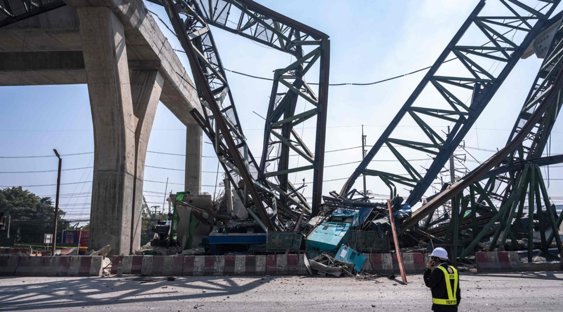 泰国东北部呵叻府14日上午发生严重施工安全事故。