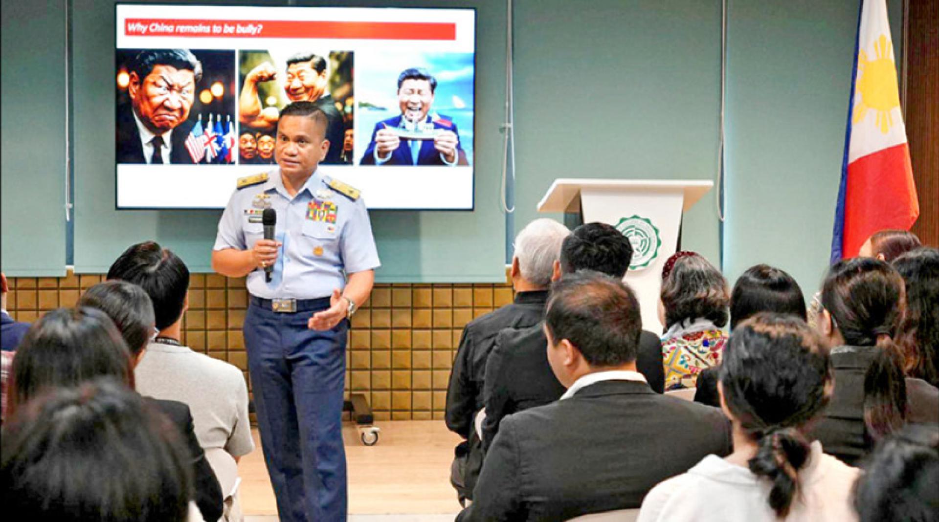 塔瑞耶拉在脸书发文张贴其演讲照片，背景出现习近平漫画照。中国大使馆强烈抨击是“攻击和抹黑中国领导人”。