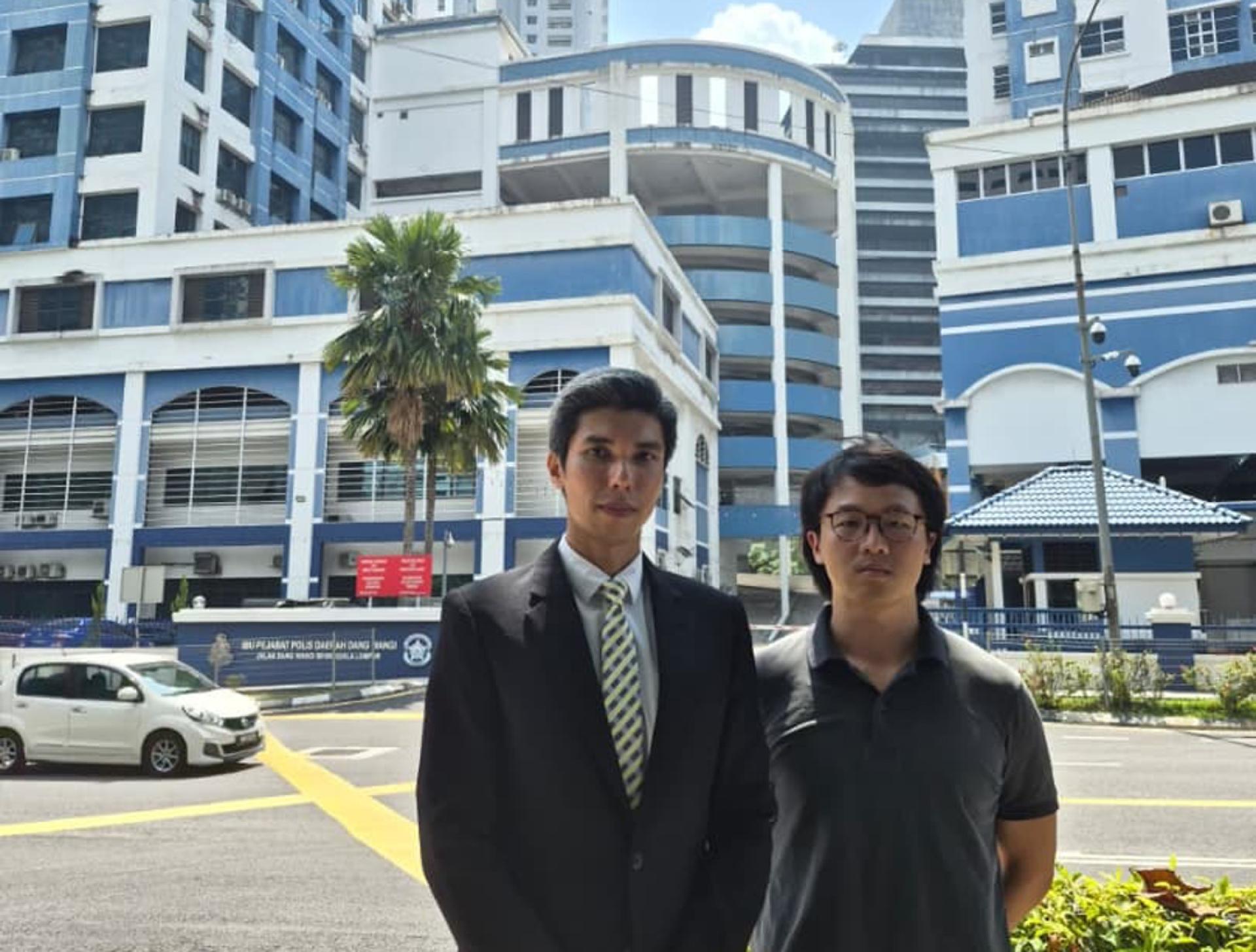 陈传旭（右）获释后与拉兹苏礼安合照。