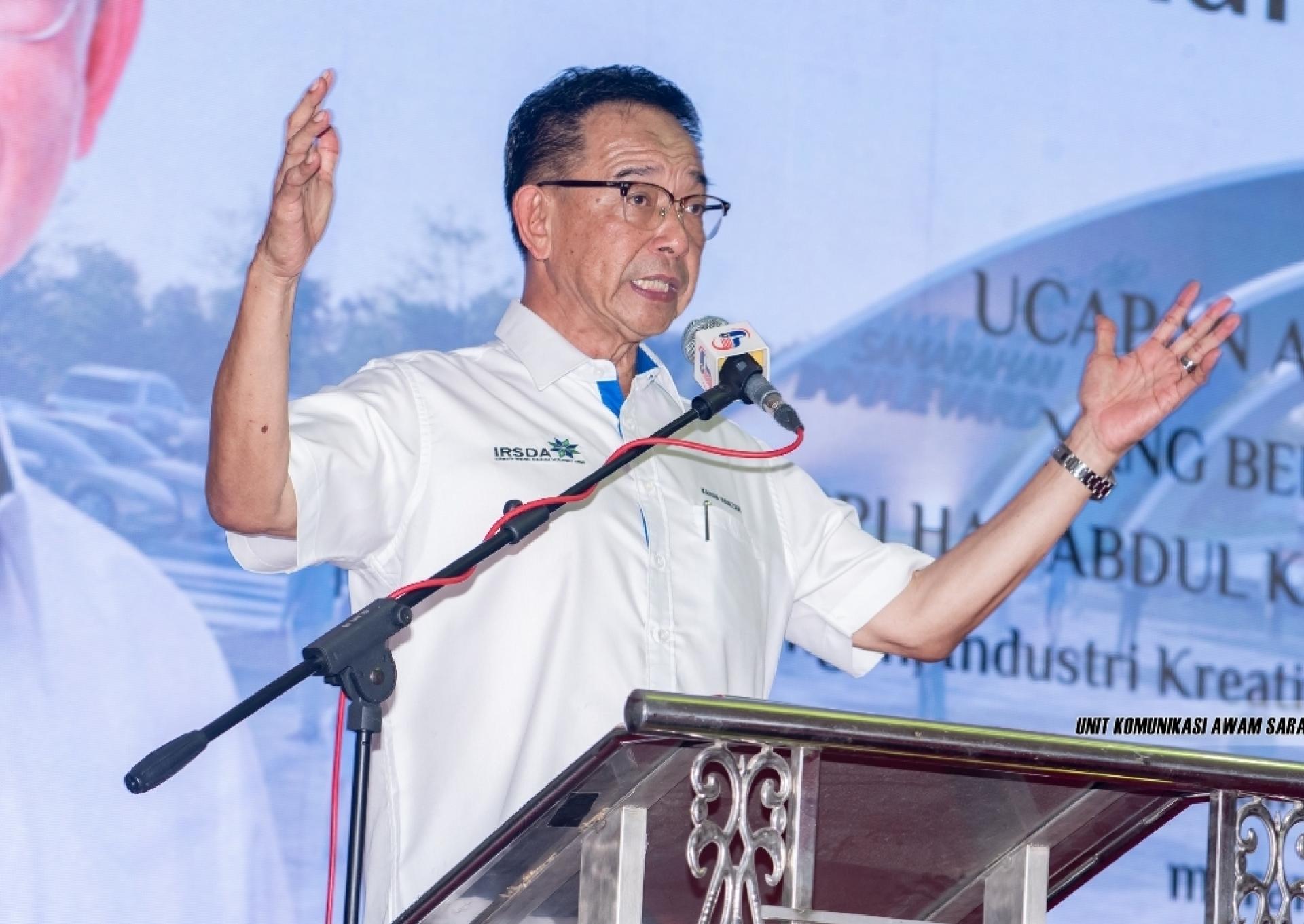 阿都卡林发言一瞥。