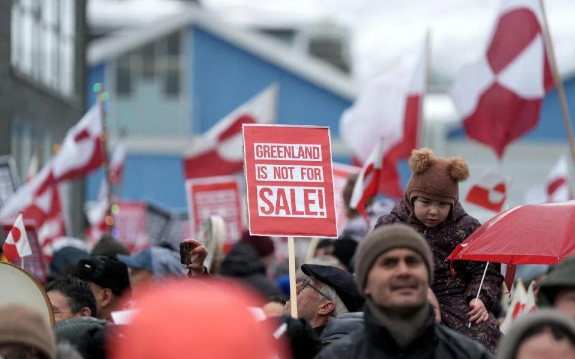 数以千计的民众星期六（1月17日）在格陵兰岛首府努克举行示威游行。这场游行聚集近三分之一的城市人口，抗议美国吞并格陵兰岛的计划。