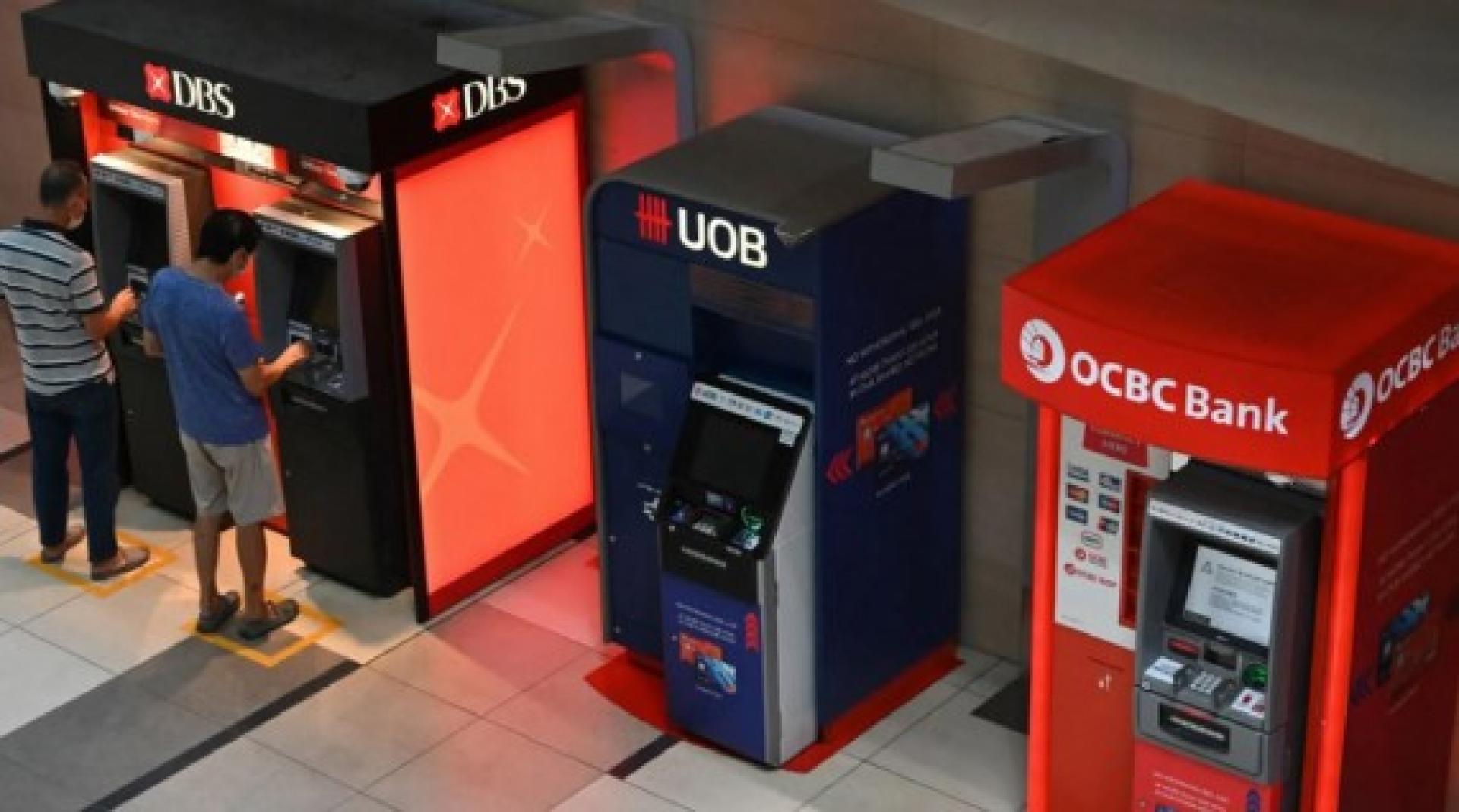 在新加坡工作的缅甸籍女佣染上赌瘾，为筹赌本竟趁75岁雇主睡觉时，在八个月内盗提他8.6万元（约27万令吉）存款，还偷走金饰拿去典当，被判坐牢20个月。（示意图）