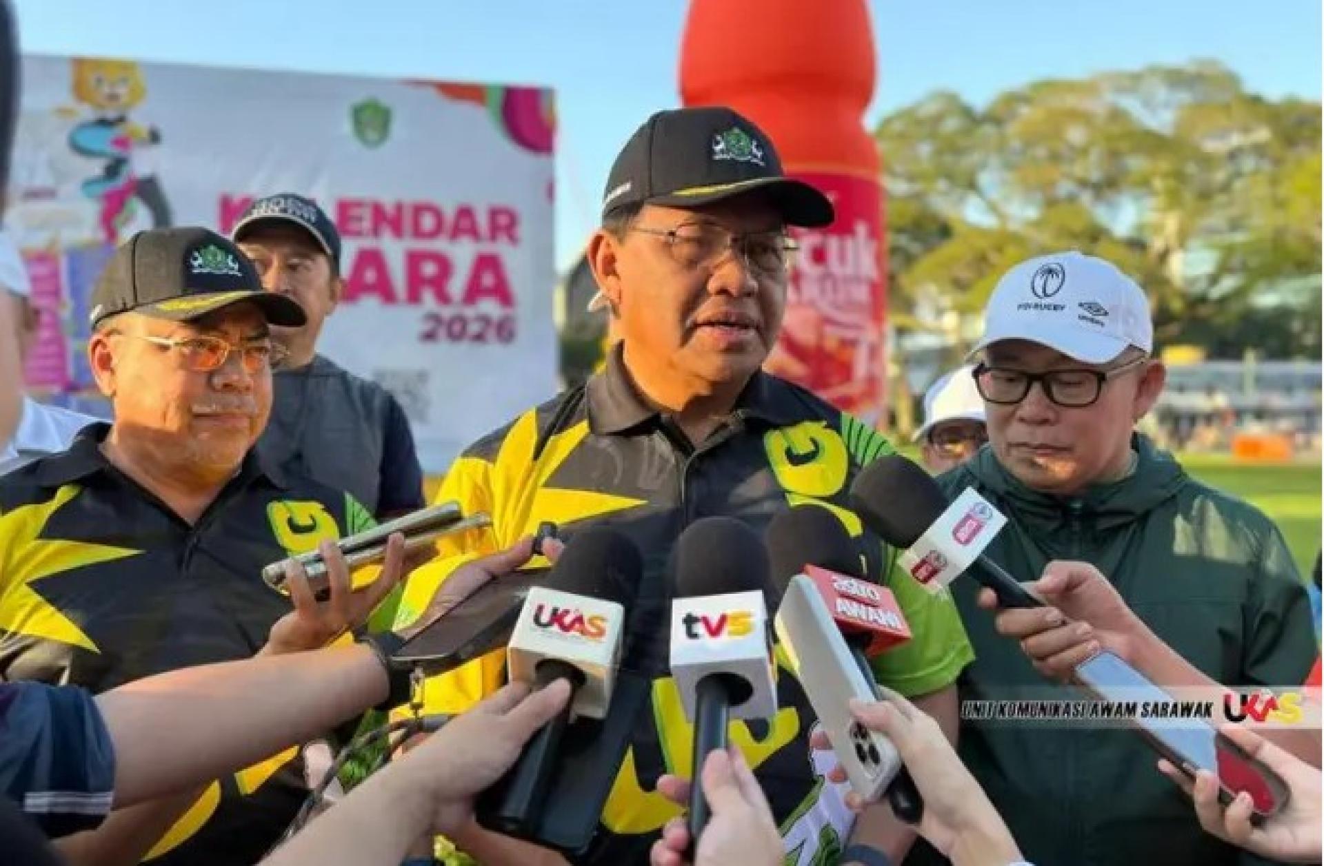 拿督斯里阿都拉曼朱乃迪博士于2026年1月18日在独立广场接受记者采访，当时他刚主持古晋北市议会2026年活动日历启动仪式及古晋无车晨间计划起步仪式。