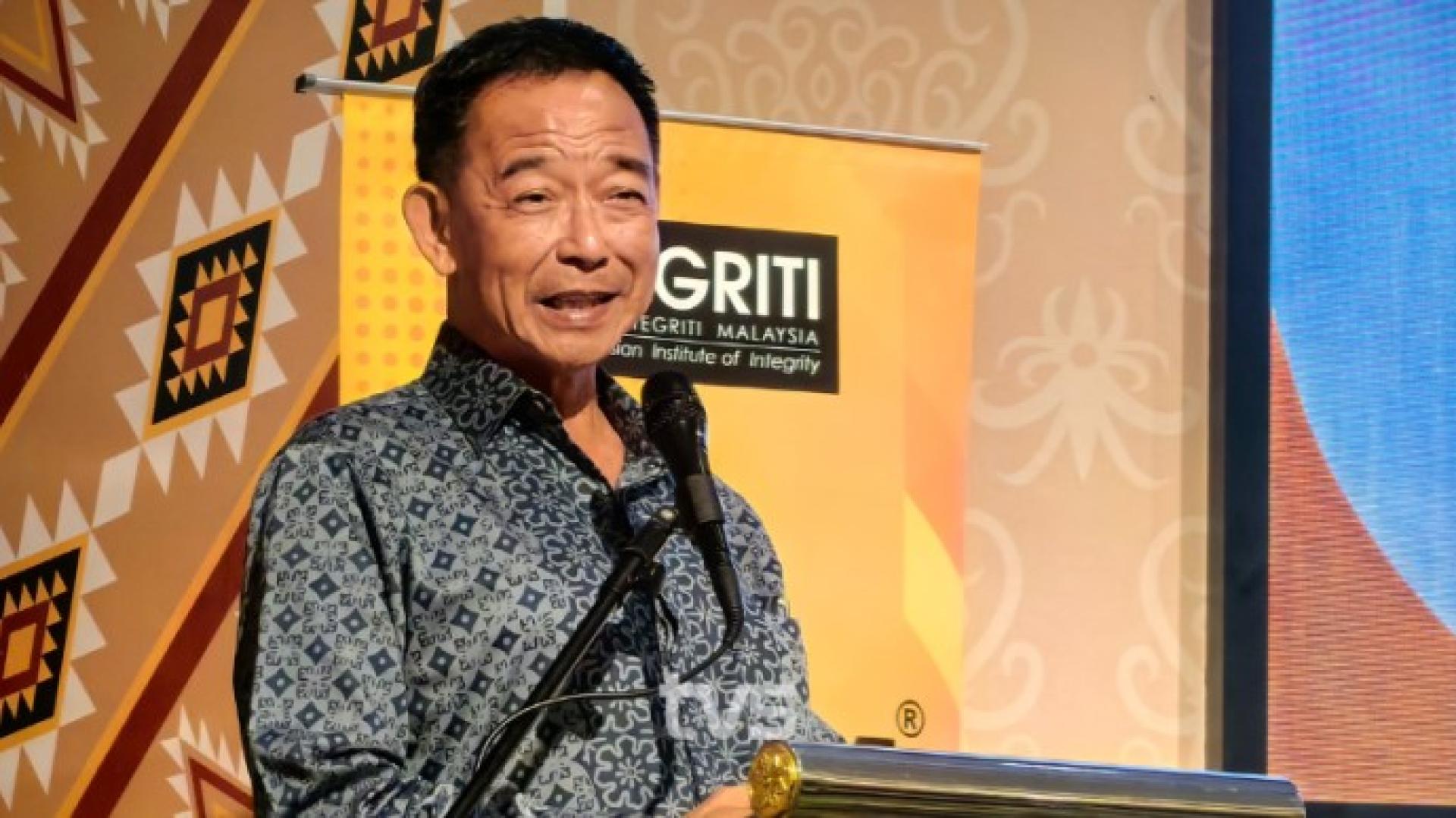 2026年1月18日，阿都卡林在哥打三马拉汉农民会堂出席社区廉正建设（CIB）计划时发表讲话。