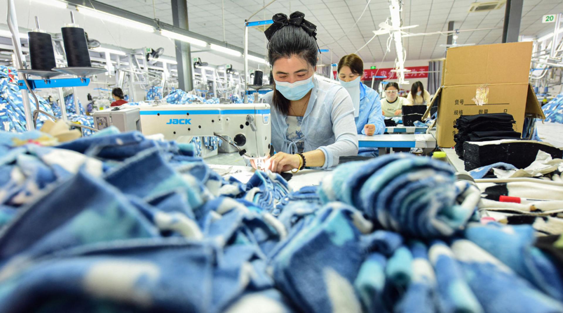 官方表示，2025年国民经济顶住多重压力，保持稳中有进发展态势。