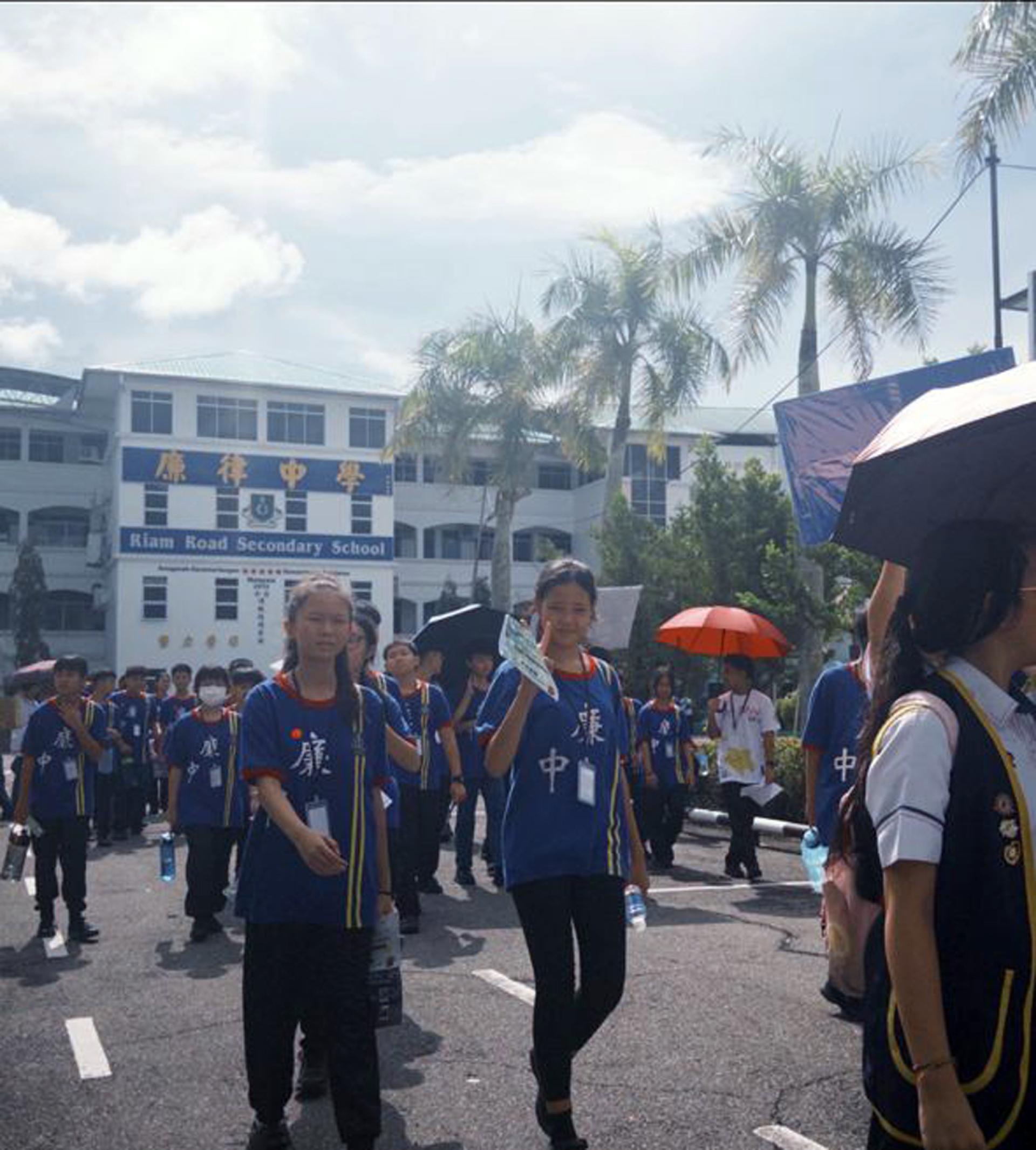 新生在学长姐的带领下进行活动并认识校园。