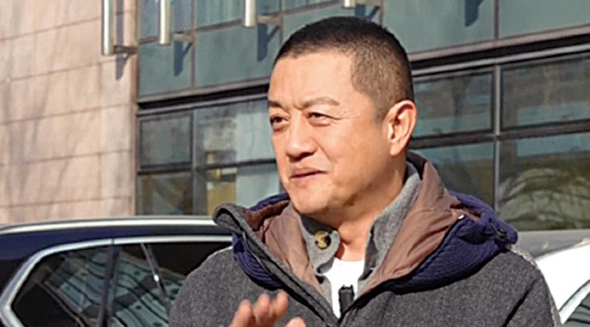 李亚鹏回应医院拖欠租金一事。