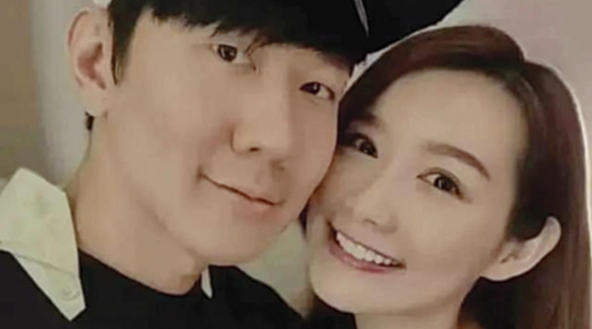 Mida晒出与林俊杰的贴脸照。