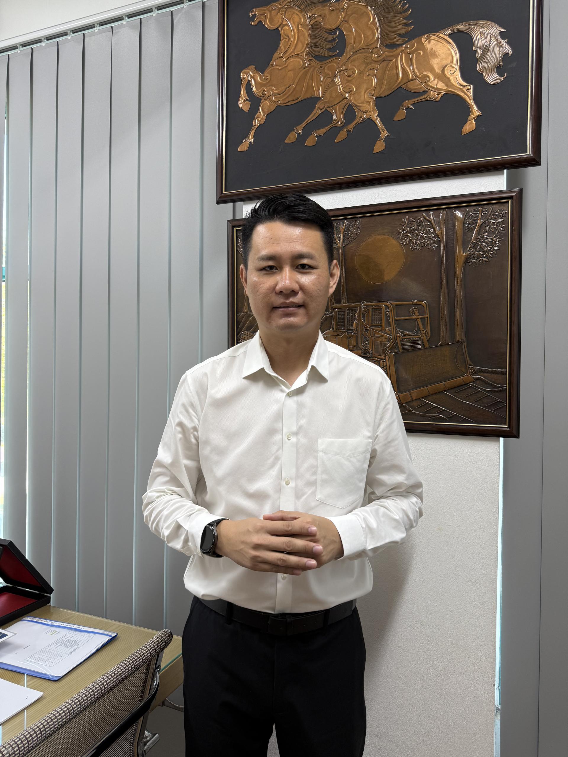 砂行动党秘书林思健表扬美里国会议员赵俊文自掏腰包设立榴莲档口供村民使用。