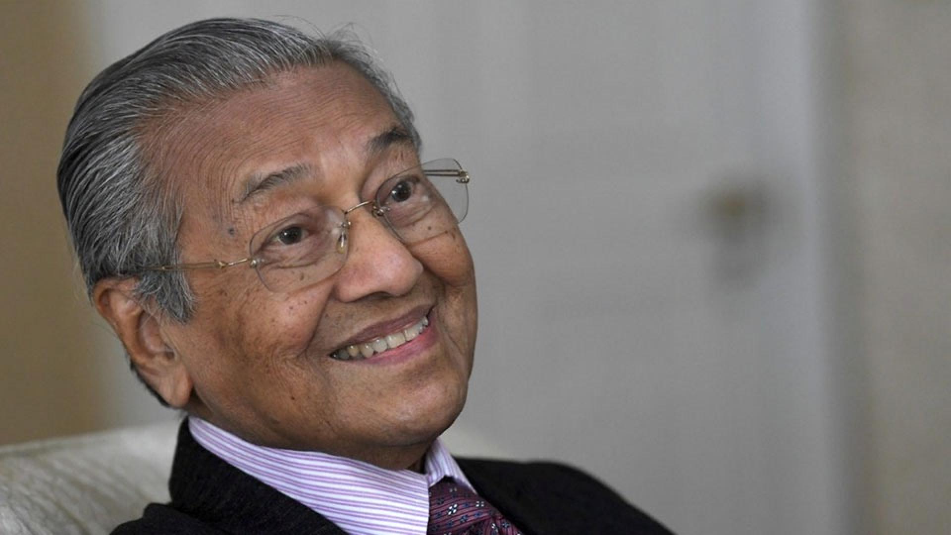 敦马两周前在家中跌倒导致右髋骨骨折。