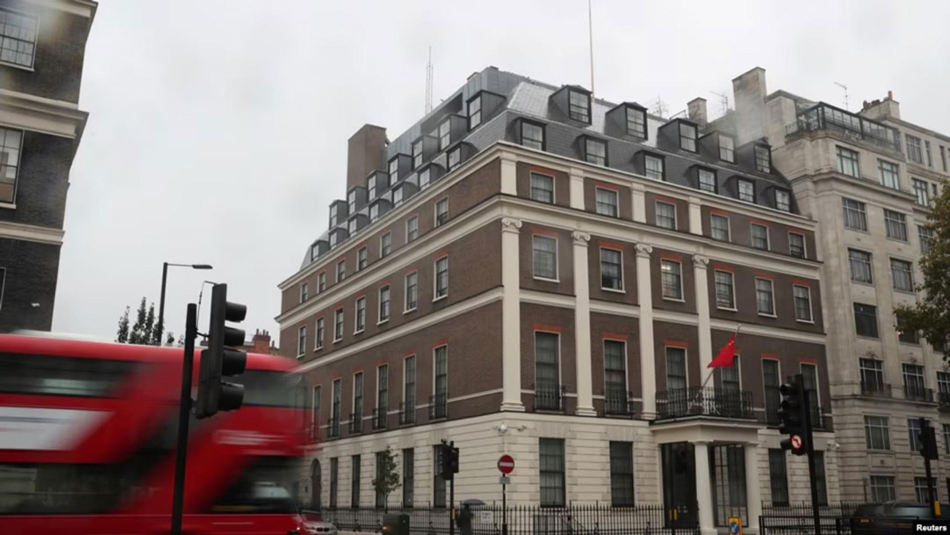 目前，位于伦敦的中国驻英国大使馆。