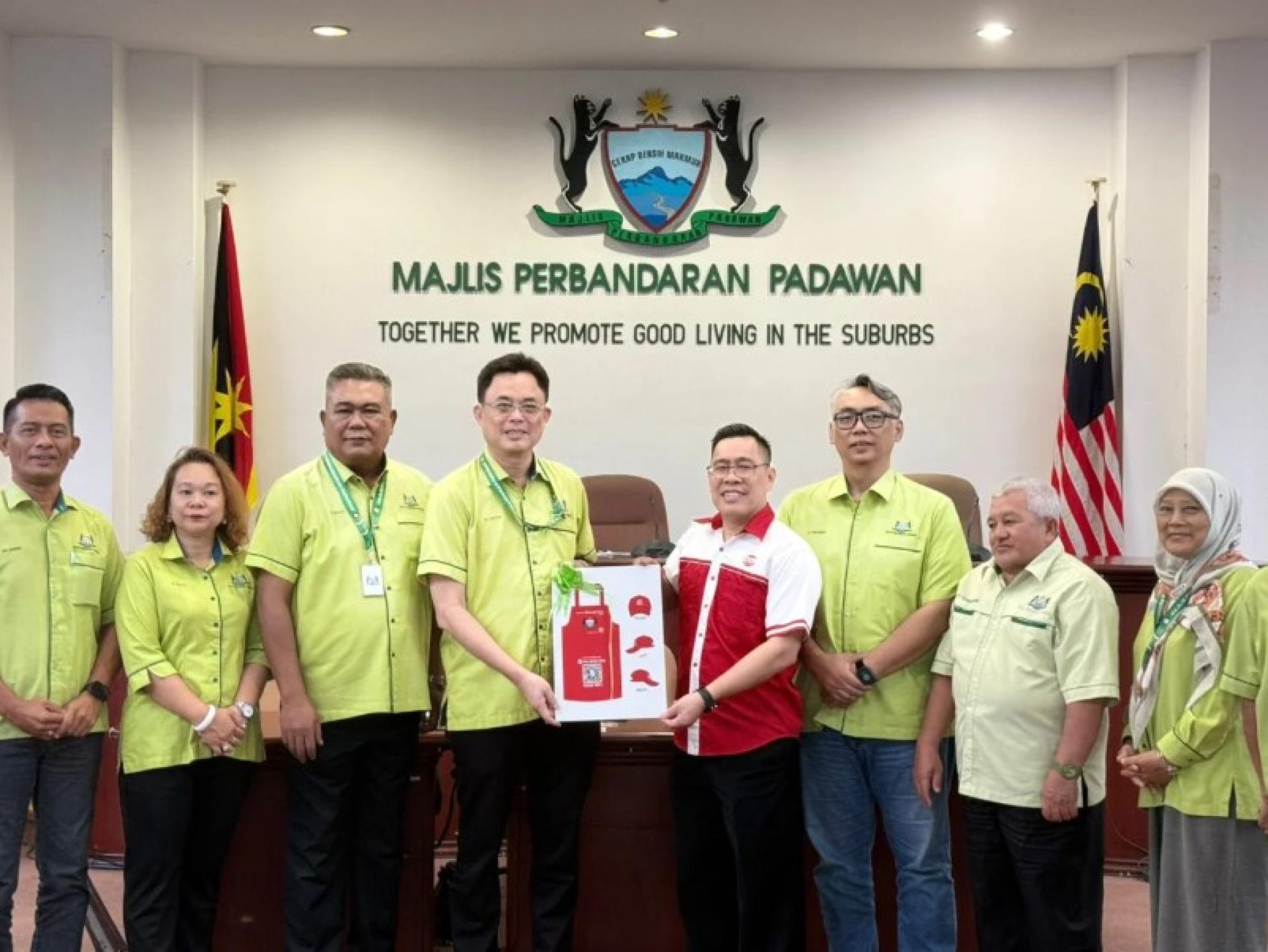 陈开、MPP团队及主要赞助商CCK在斋戒月市集新闻发布会上。