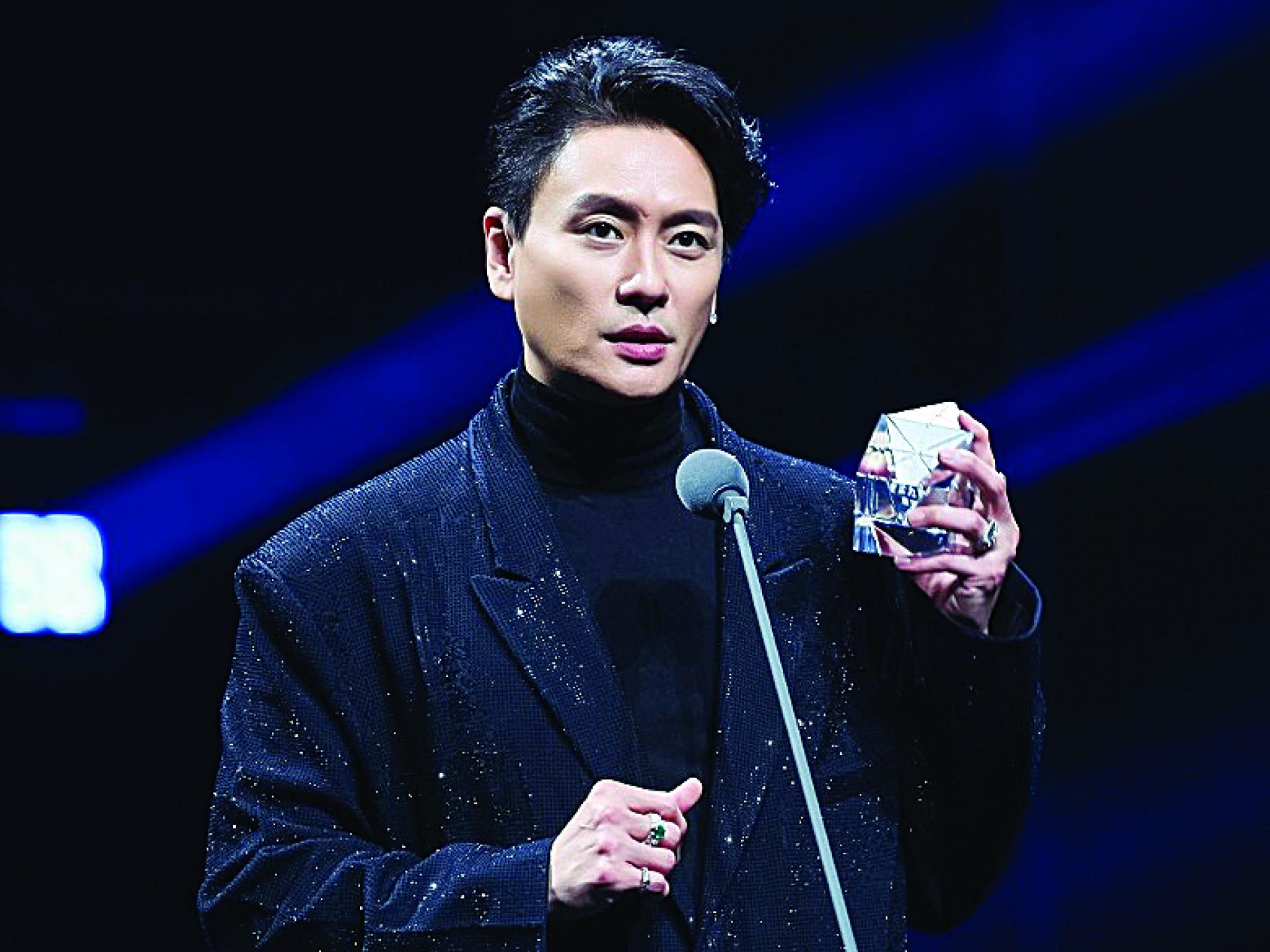 黄宗泽获颁“年度实力男演员”，直言感压力。