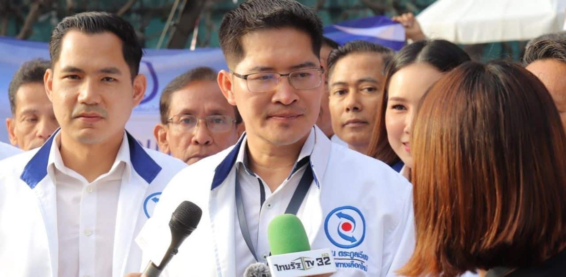 蒙空吉（中）提出将色情书刊、色情网站（包括 Pornhub）、色情媒体、性工作者及性玩具全面合法化，并将相关产业纳入法律与国家监管体系之下。