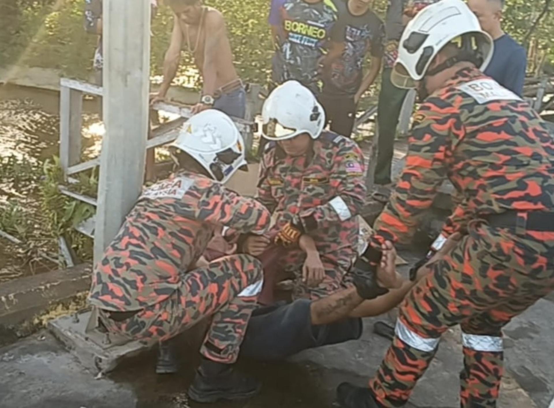 一名男子于瓜拉巴南旧码头企图自杀，消拯员成功将男子救下。