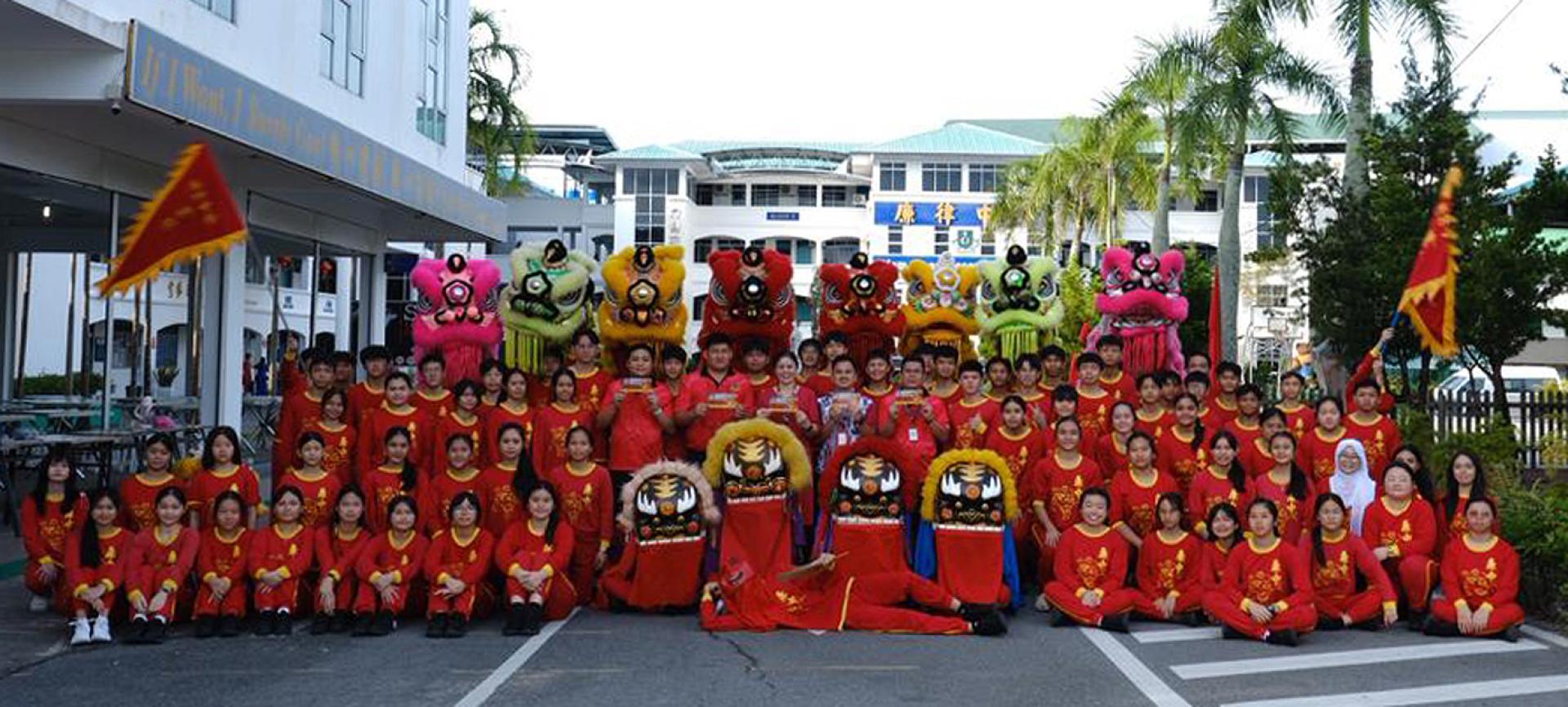 丙午马年将至，廉律中学瑞狮团将于2026年大年初一至初十五再次出动，登府拜年，为各界热心人士和商家舞狮贺岁，并筹募办学资金。