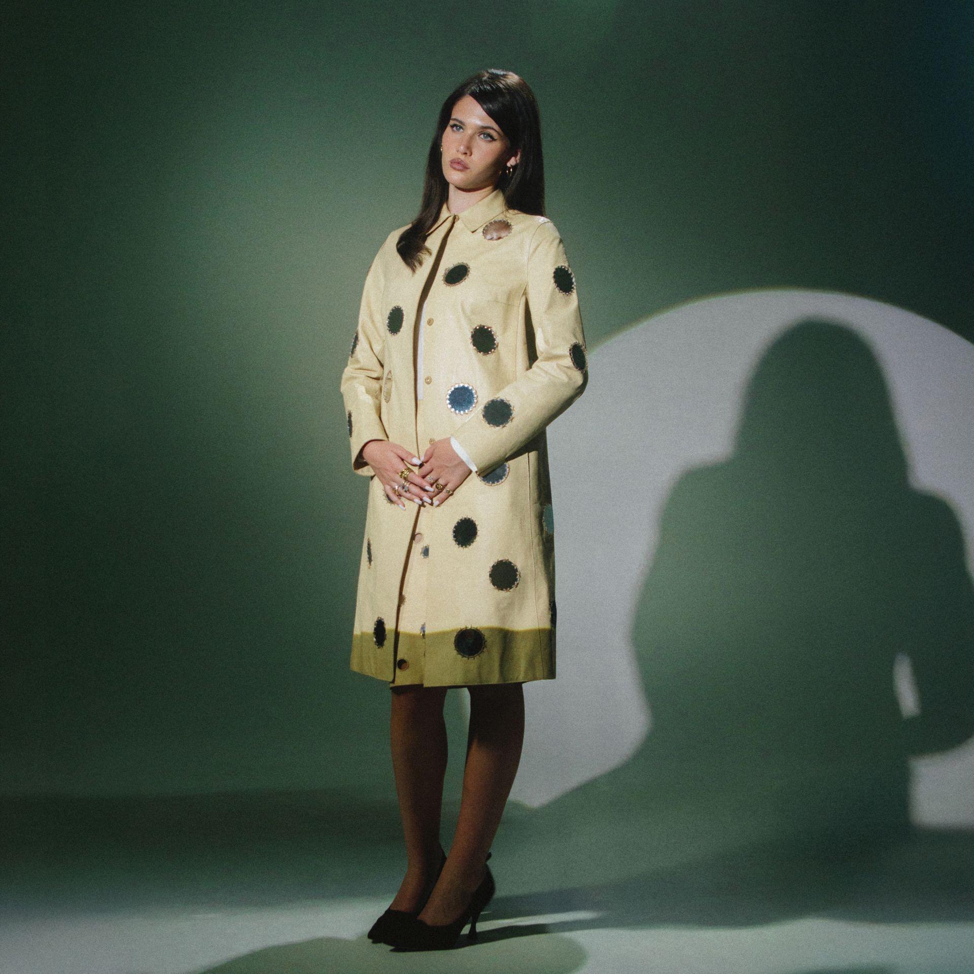 英国创作歌手Sienna Spiro最近再度创下纪录，单曲《Die On This Hill》热潮延烧到马来西亚。