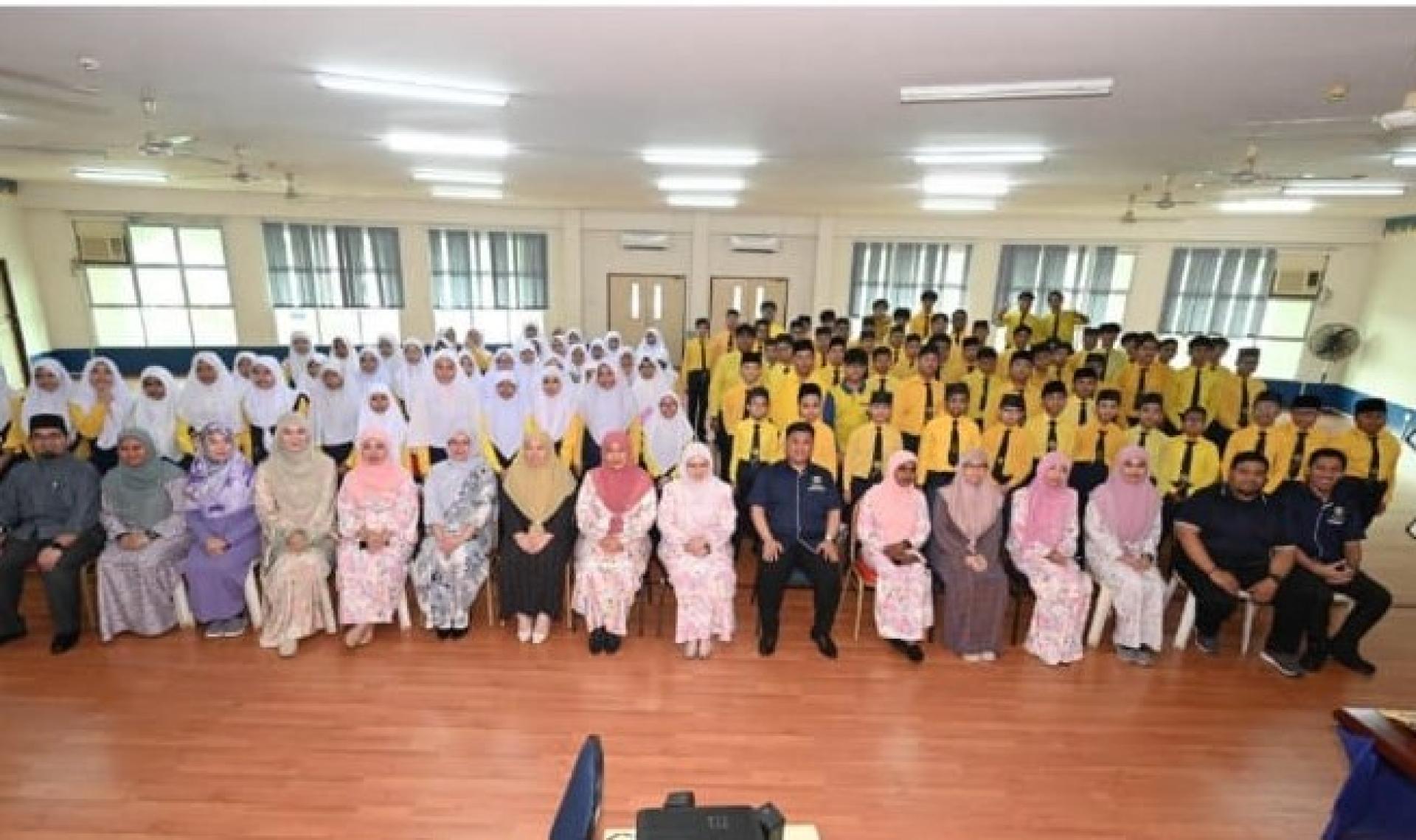 出席了解东盟巡回宣讲活动者合影