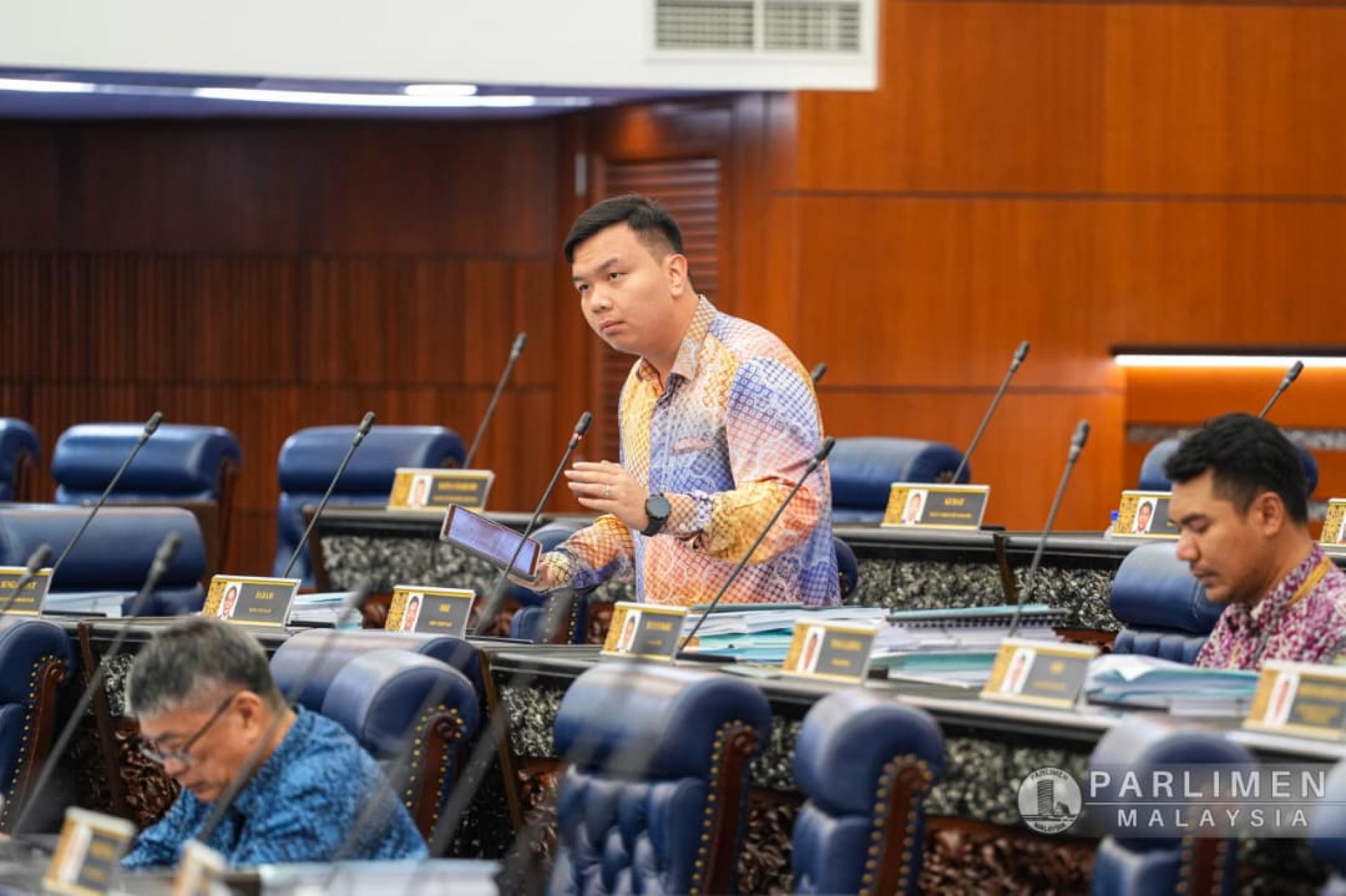 旅游、艺术及文化部副部长兼美里区国会议员赵俊文律师。