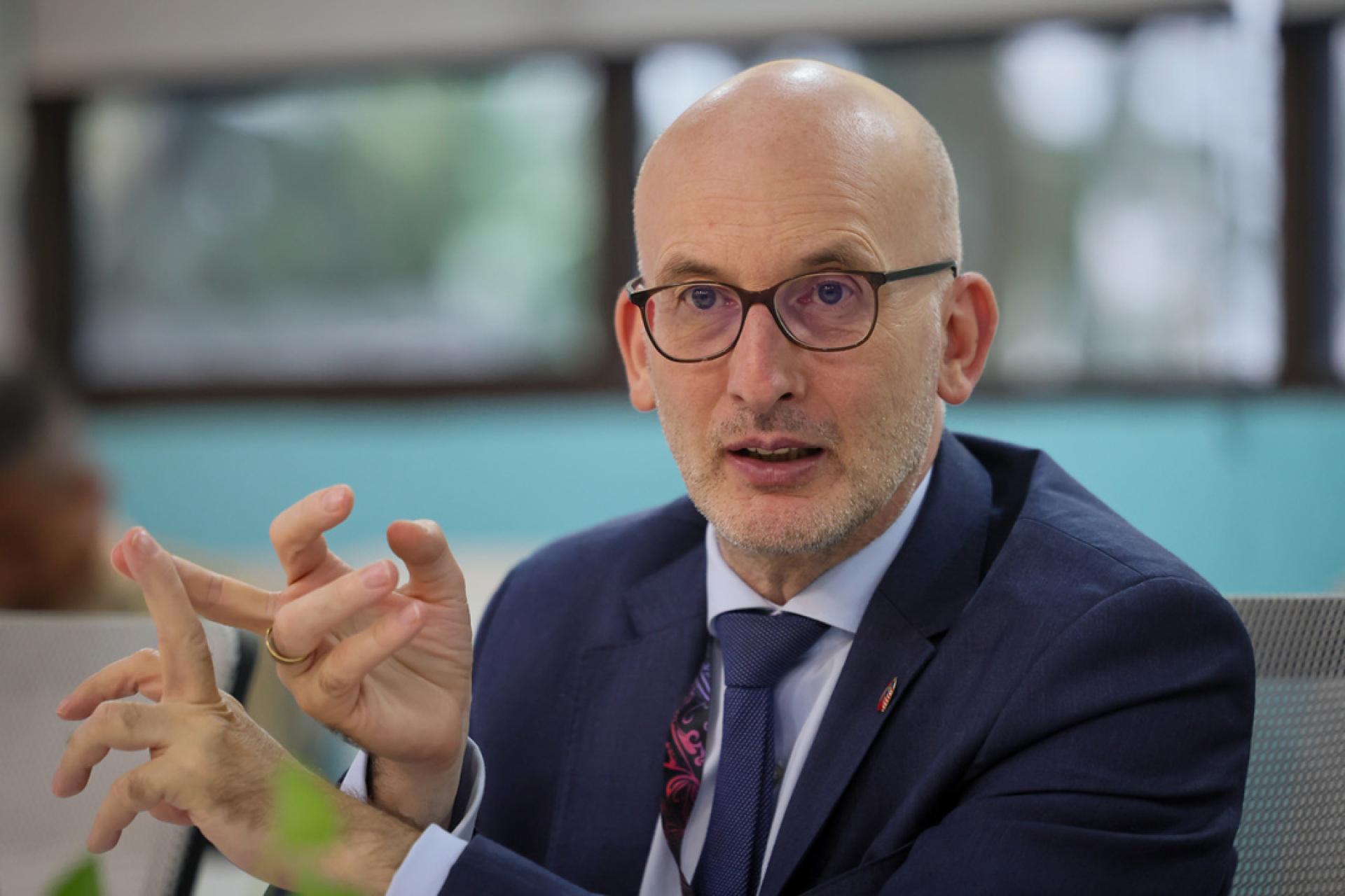 格哈德艾斯尔：奥地利是水力可再生能源方面的专家，其大部分电力来自山区河流及欧洲第二大河多瑙河的水力发电。