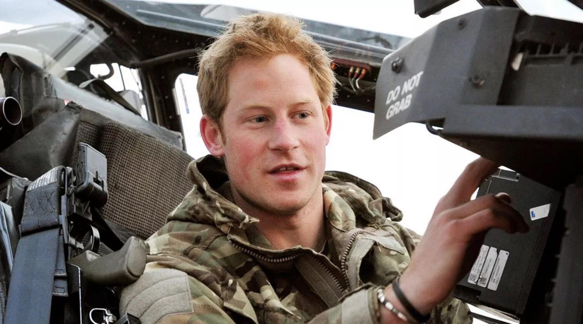 哈利王子于2007年和2012年期间，两度赴阿富汗前线服役。