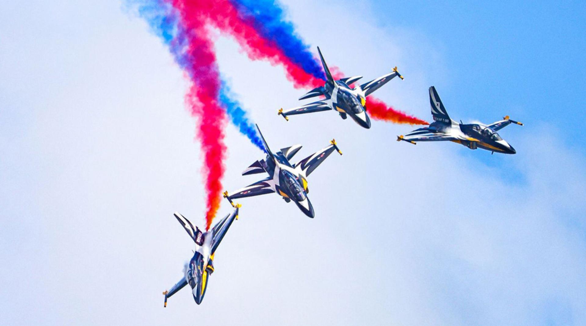 2024年新加坡航空展上呈献的飞行表演。（档案照）