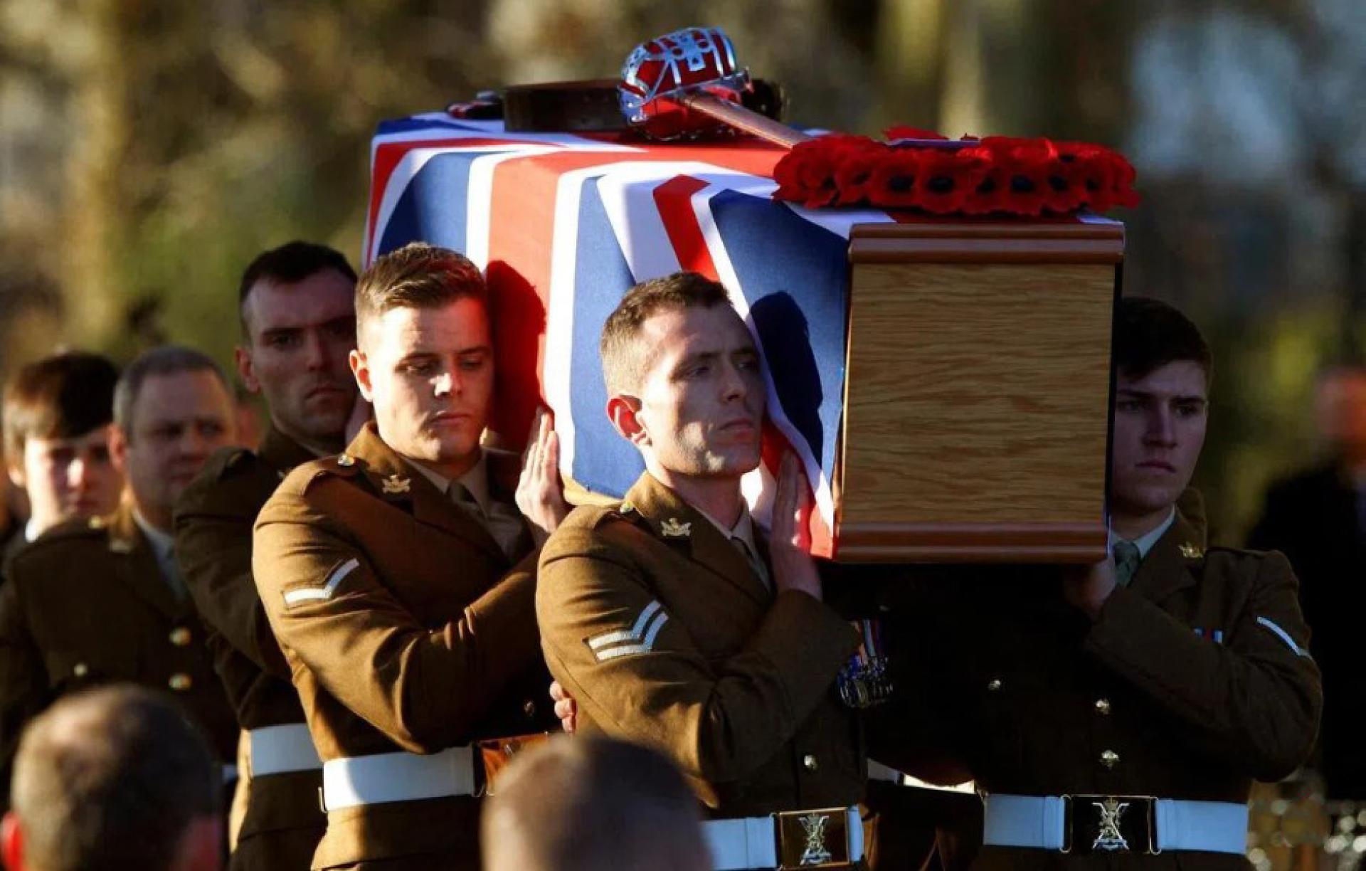 特朗普此前批评北约盟国军队在阿富汗未发挥作用，称他们没有进入前线。在阿富汗战争中，有457名英国士兵丧生。