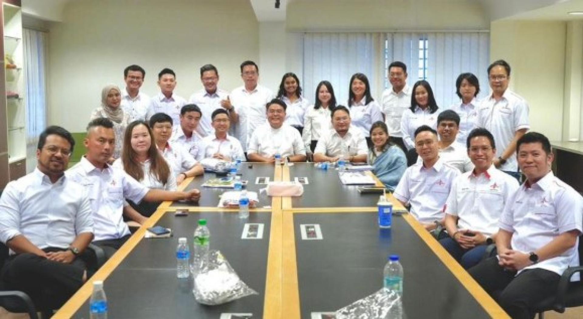 民主行动党社青团全国执行理事会，前排中为社青团总团长吴家良。