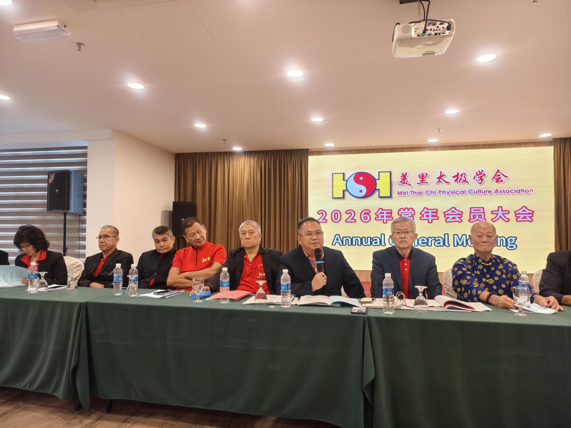 美里太极学会主席郑淞腾在会员大会上致词感谢会员再次给予信任，推选其继续担任主席一职。