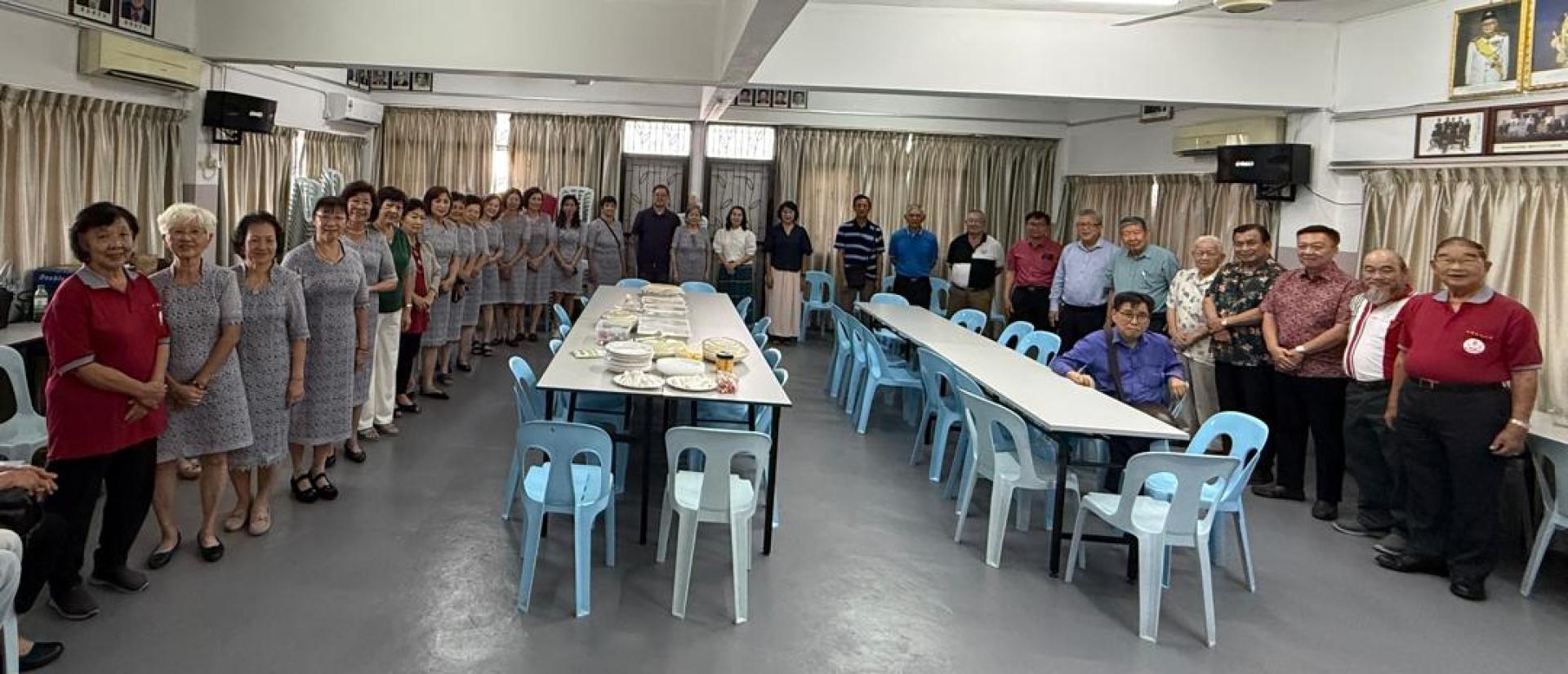 出席交流会宗亲合影。