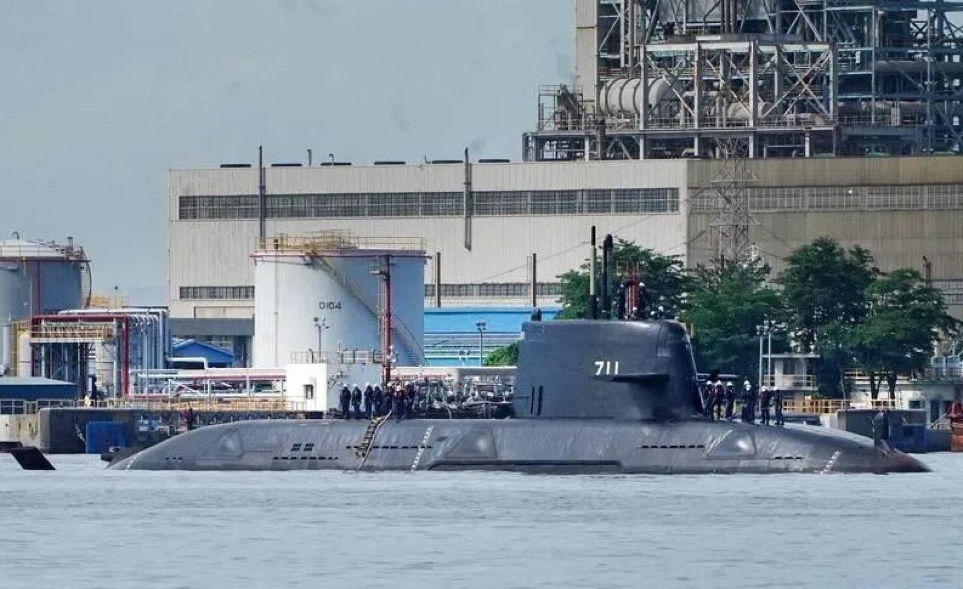 台湾首艘自制潜舰海鲲号据报星期一（1月26日）首次进行下潜测试。