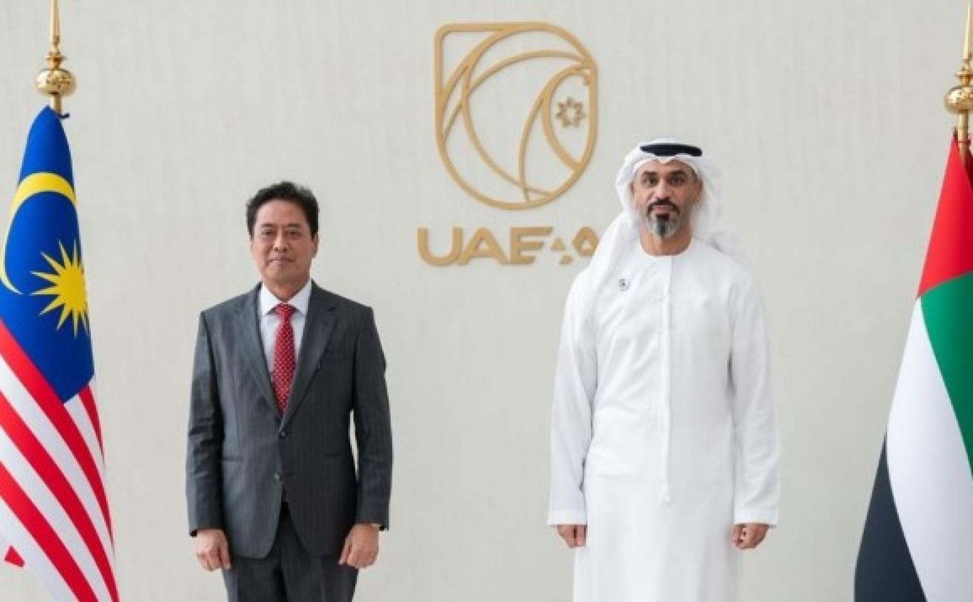 阿占巴基官方访问期间，也获阿联酋问责局主席胡迈德奥拜德接待。